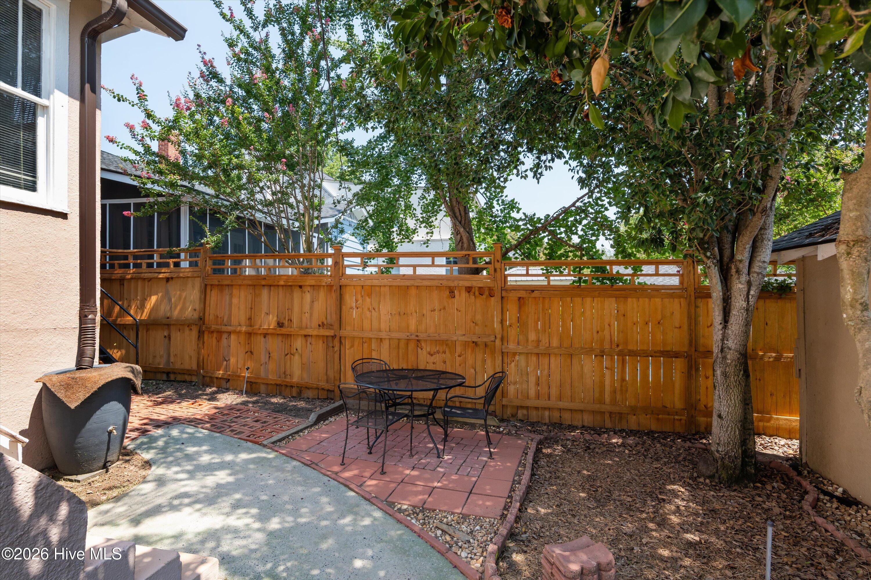 978 Heard Avenue