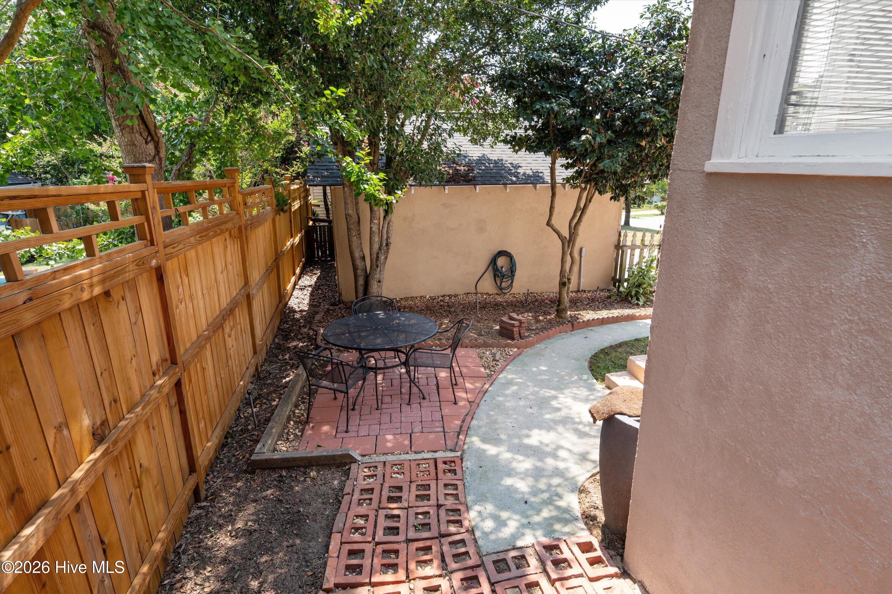 978 Heard Avenue