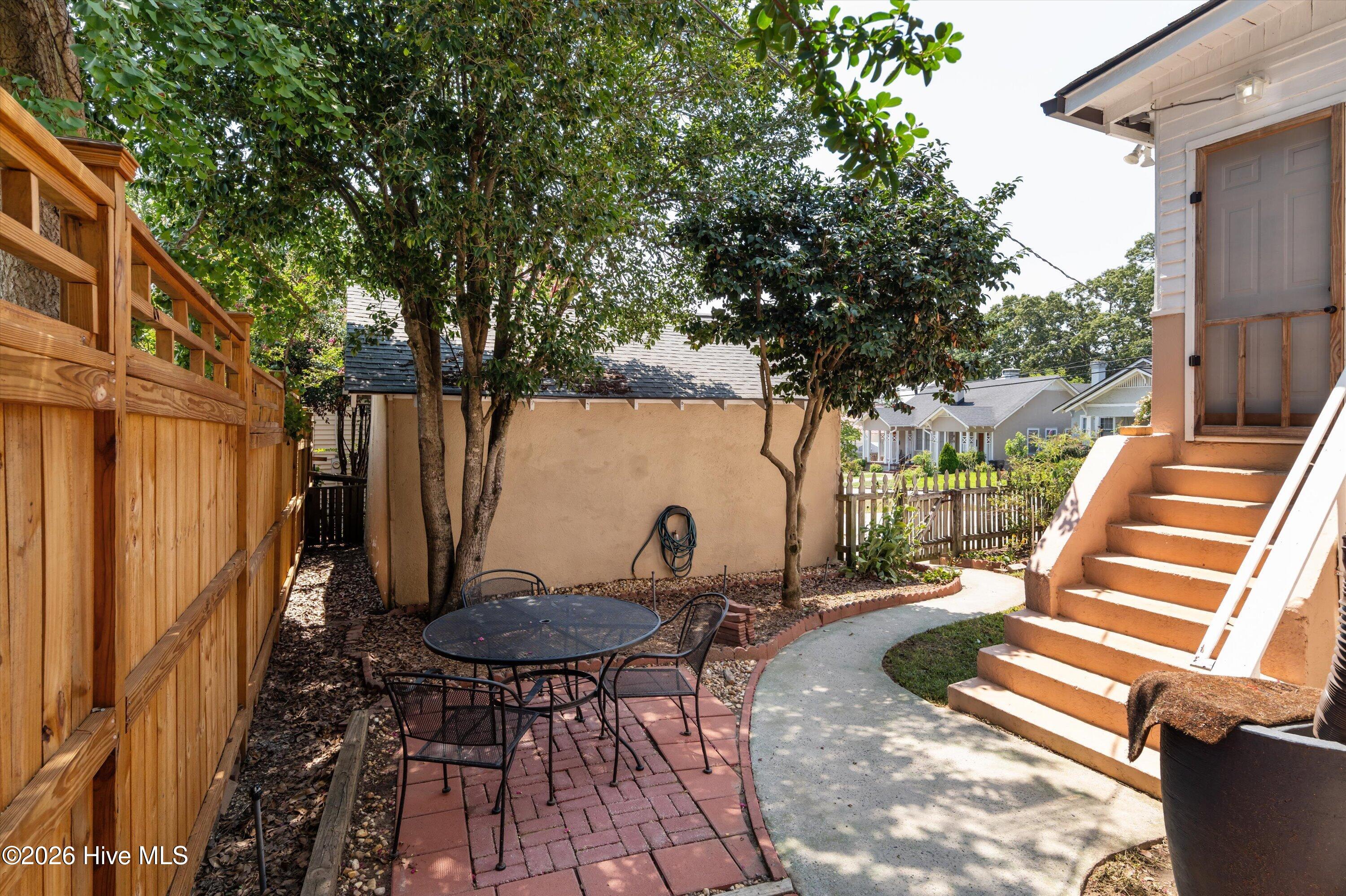 978 Heard Avenue