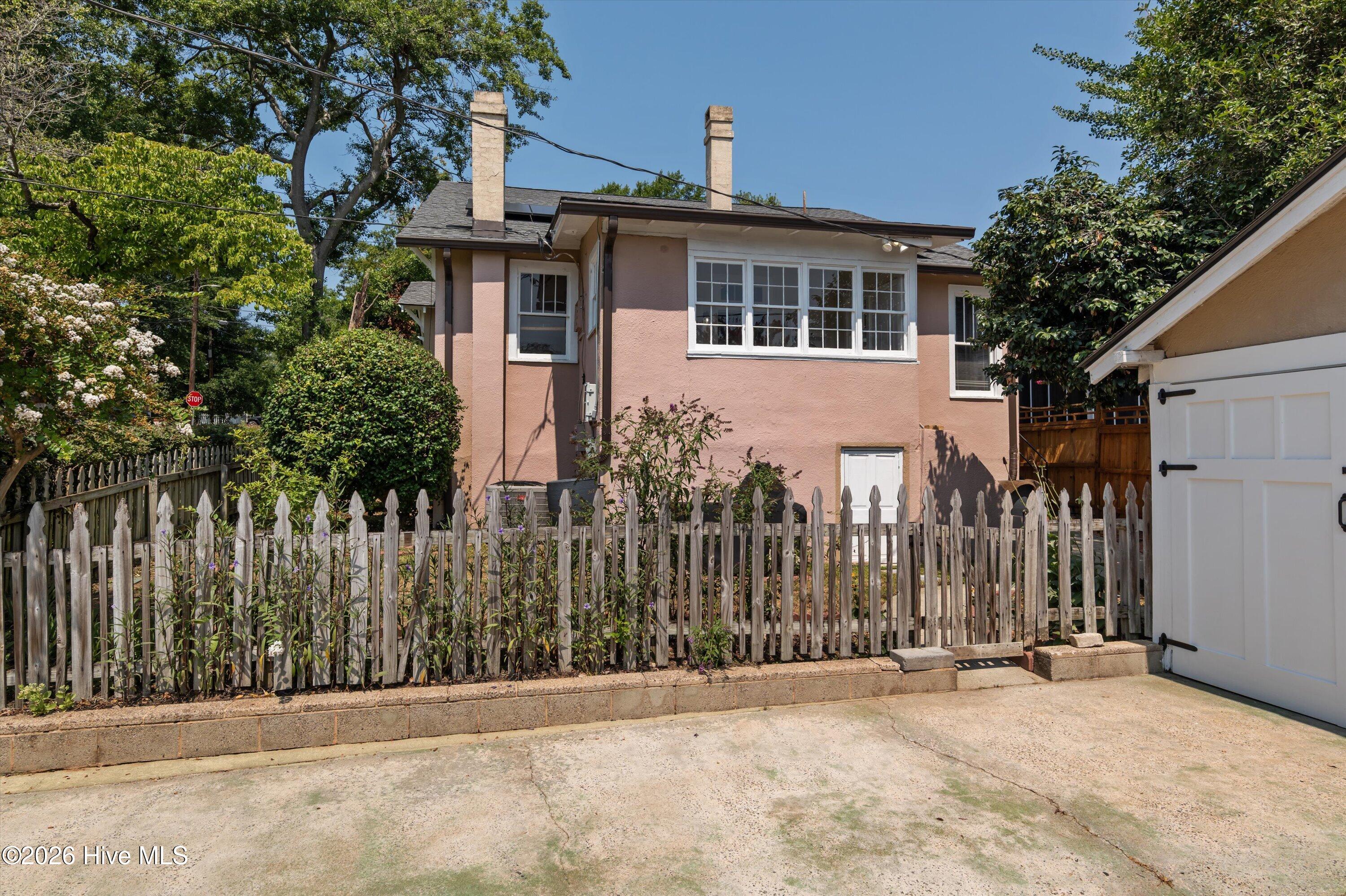 978 Heard Avenue