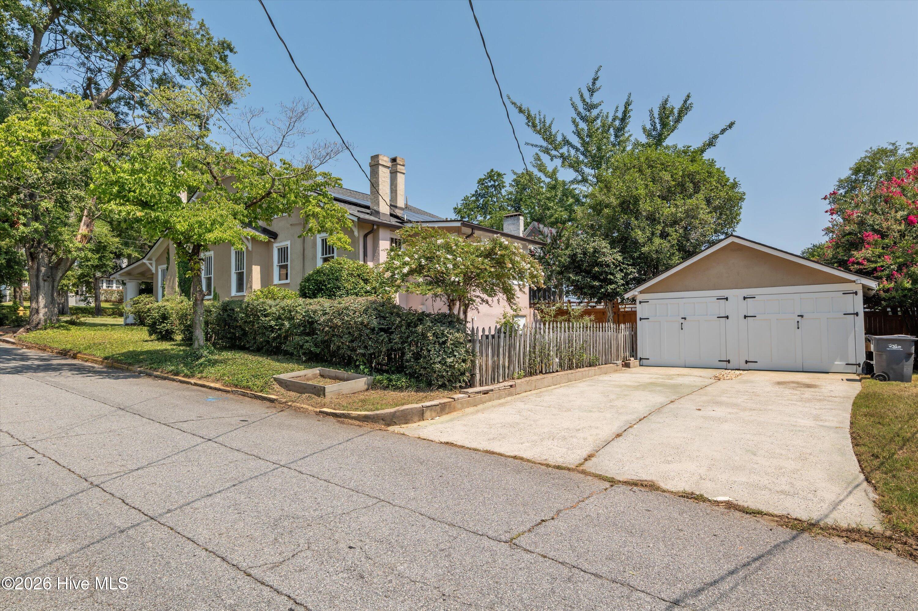 978 Heard Avenue