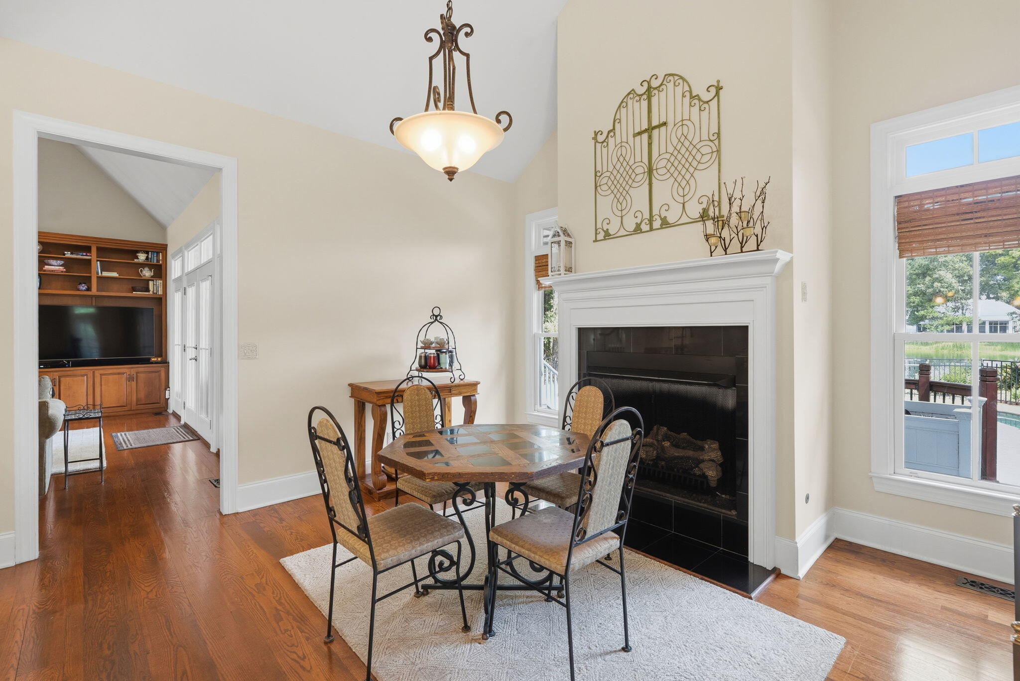 4142 Ten Shillings Way
