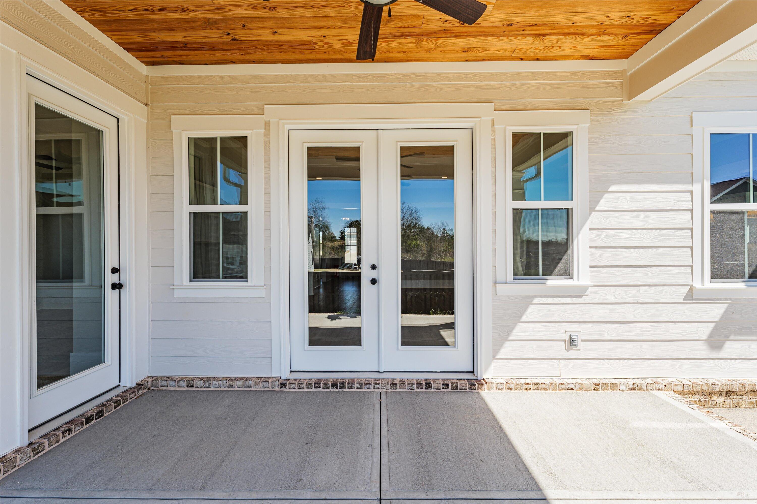 3026 ROSEWOOD DR. Drive