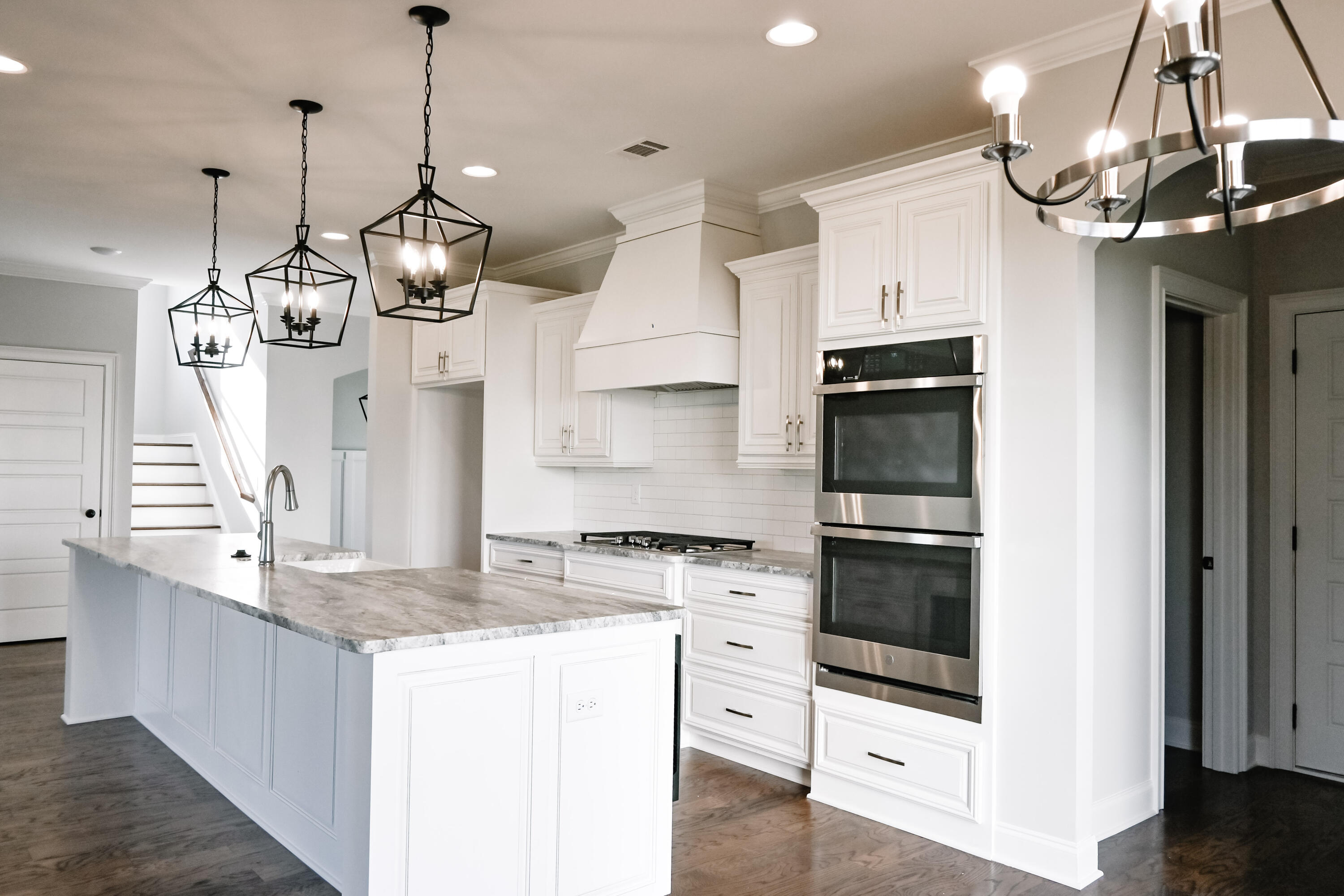 3005 ROSEWOOD DR Drive