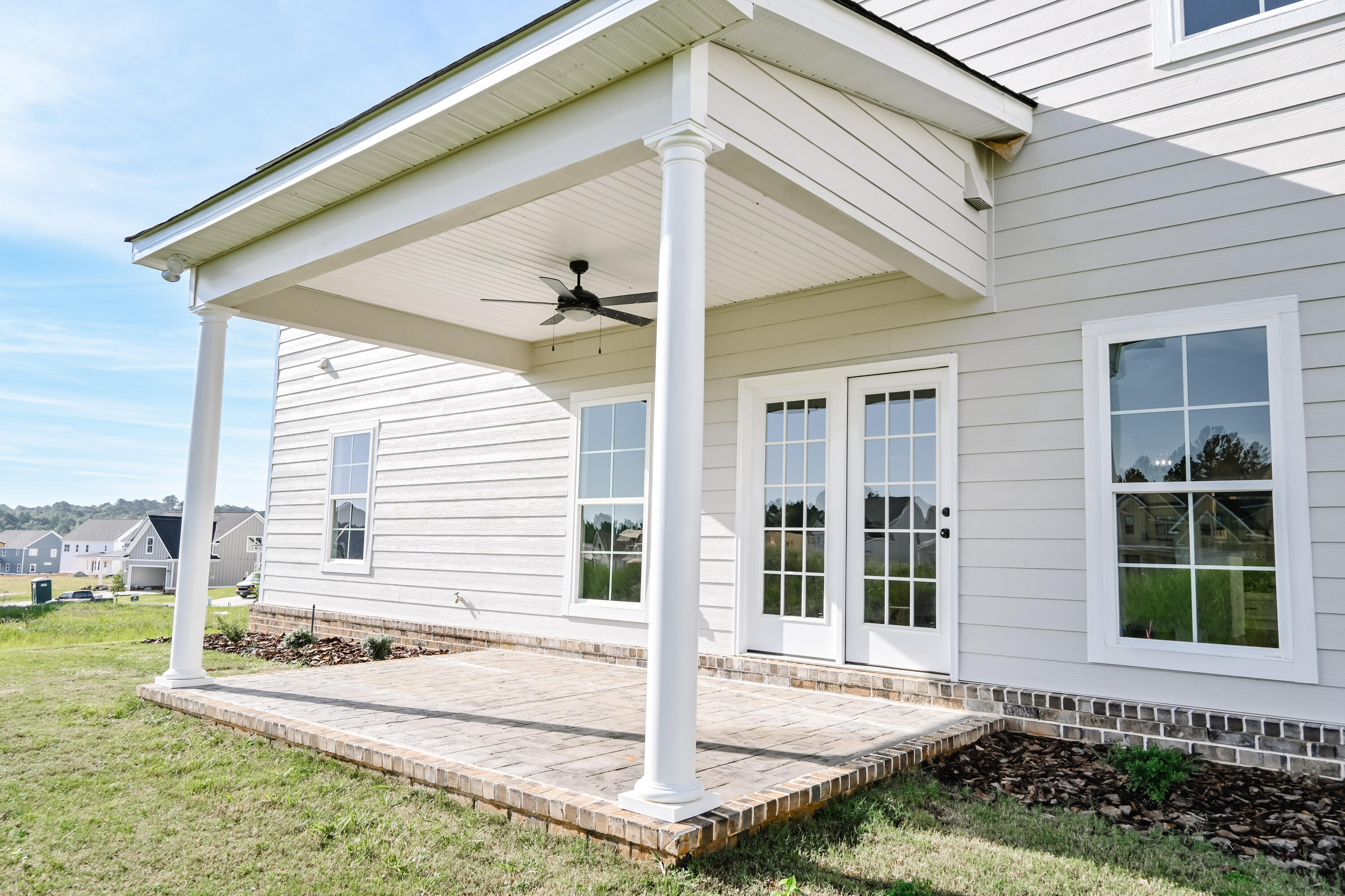 3005 ROSEWOOD DR Drive