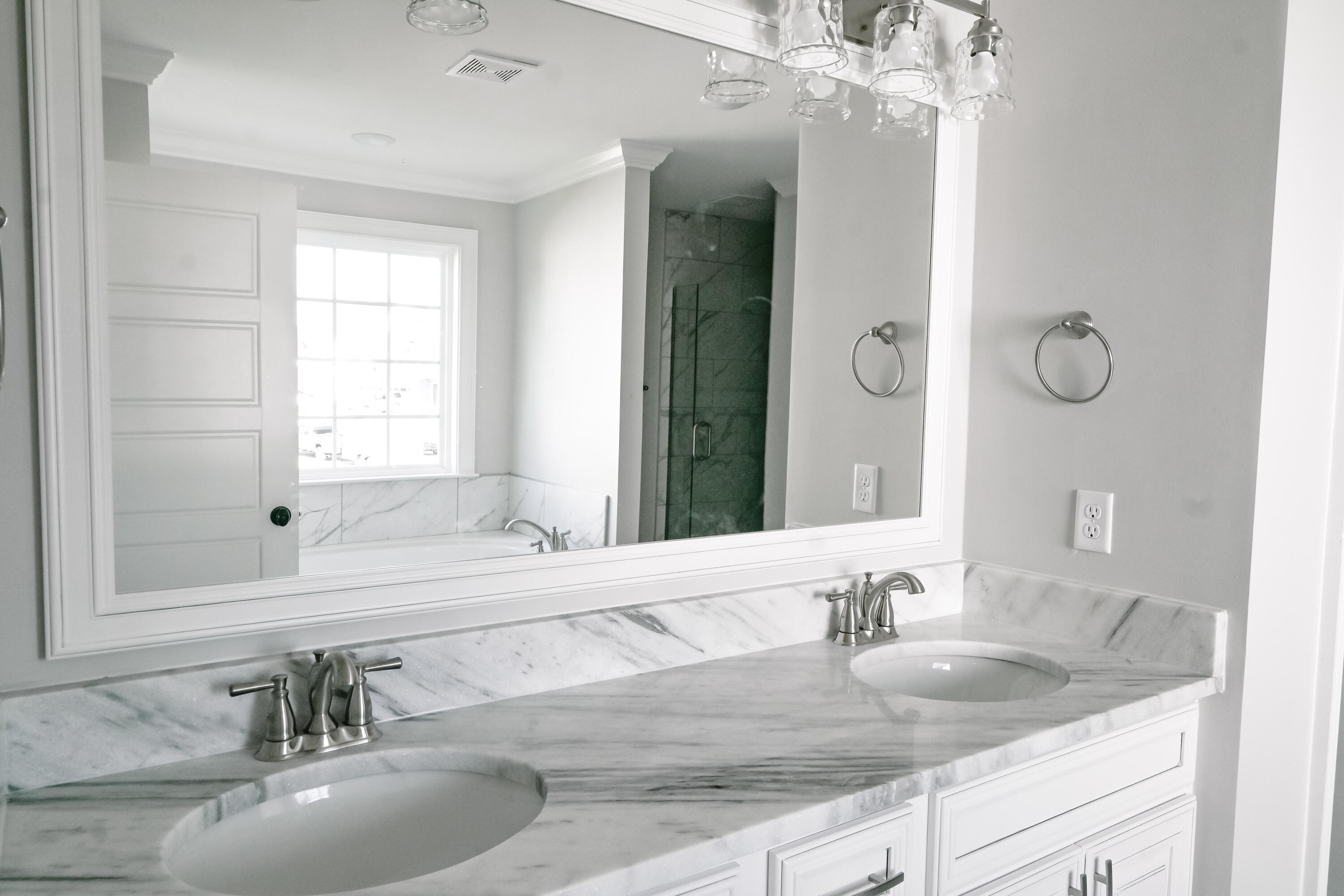 3005 ROSEWOOD DR Drive