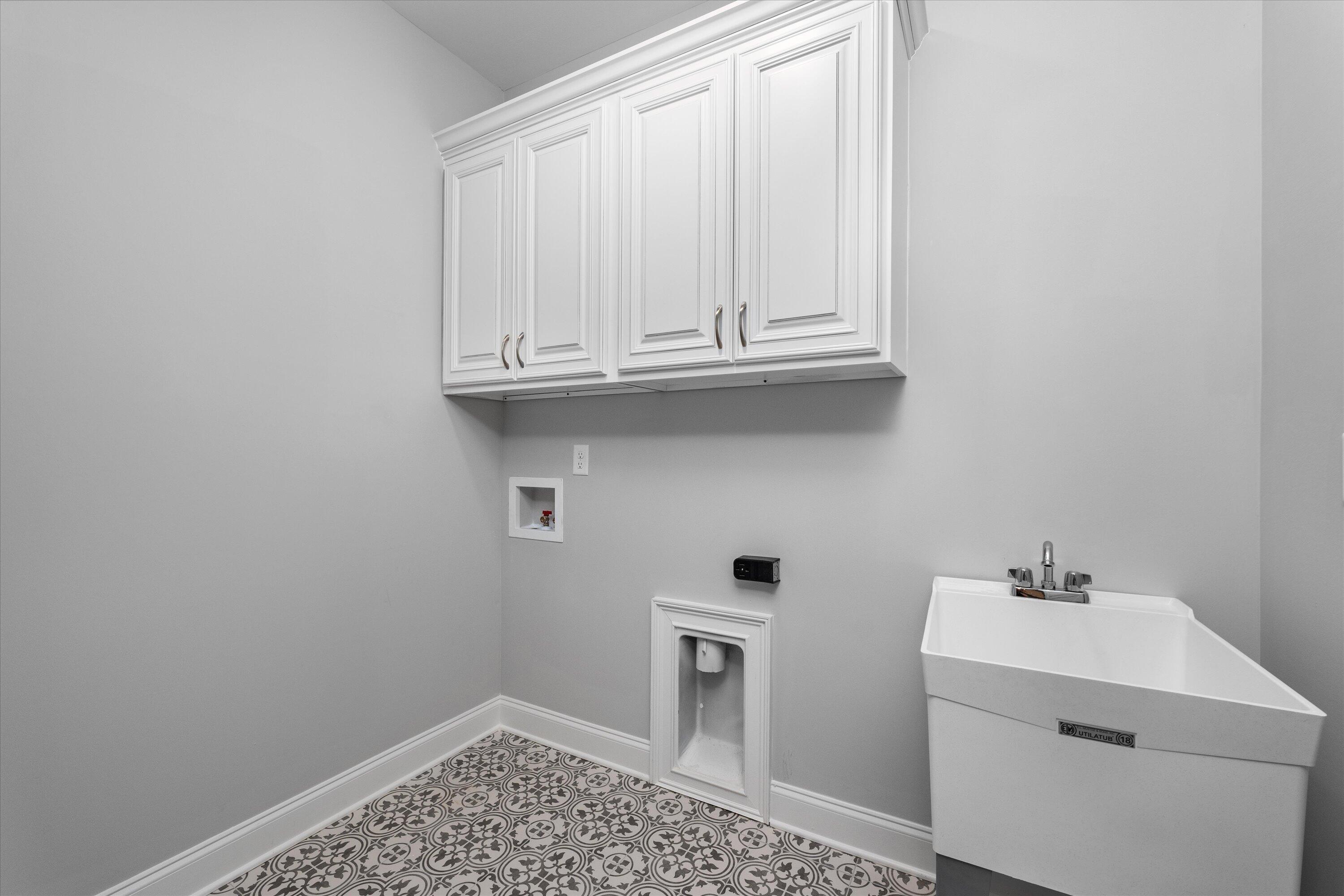 3006 ROSEWOOD DR. Drive