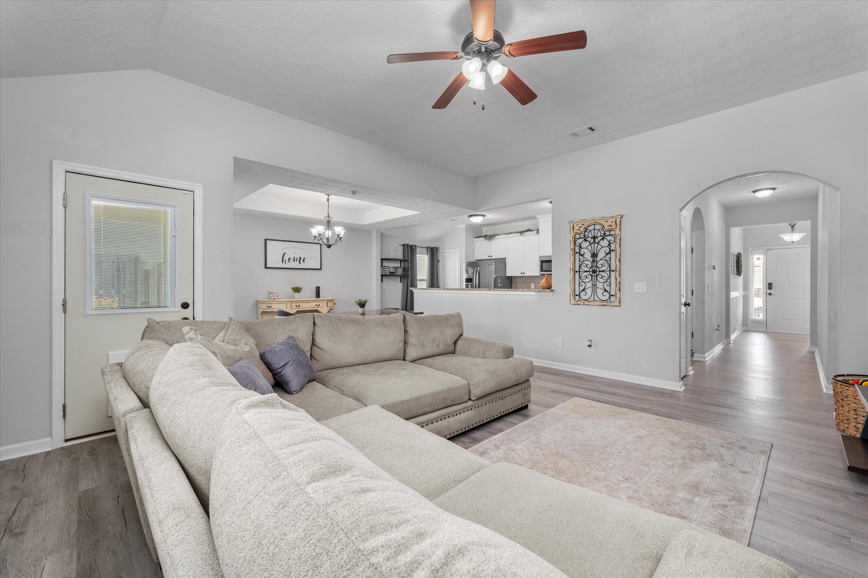 585 RALEIGH DR Drive