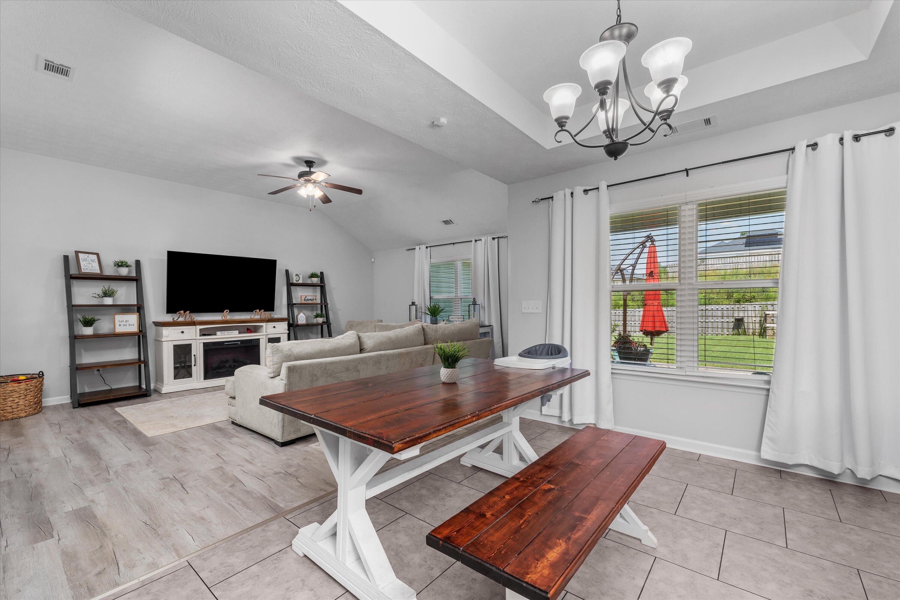 585 RALEIGH DR Drive