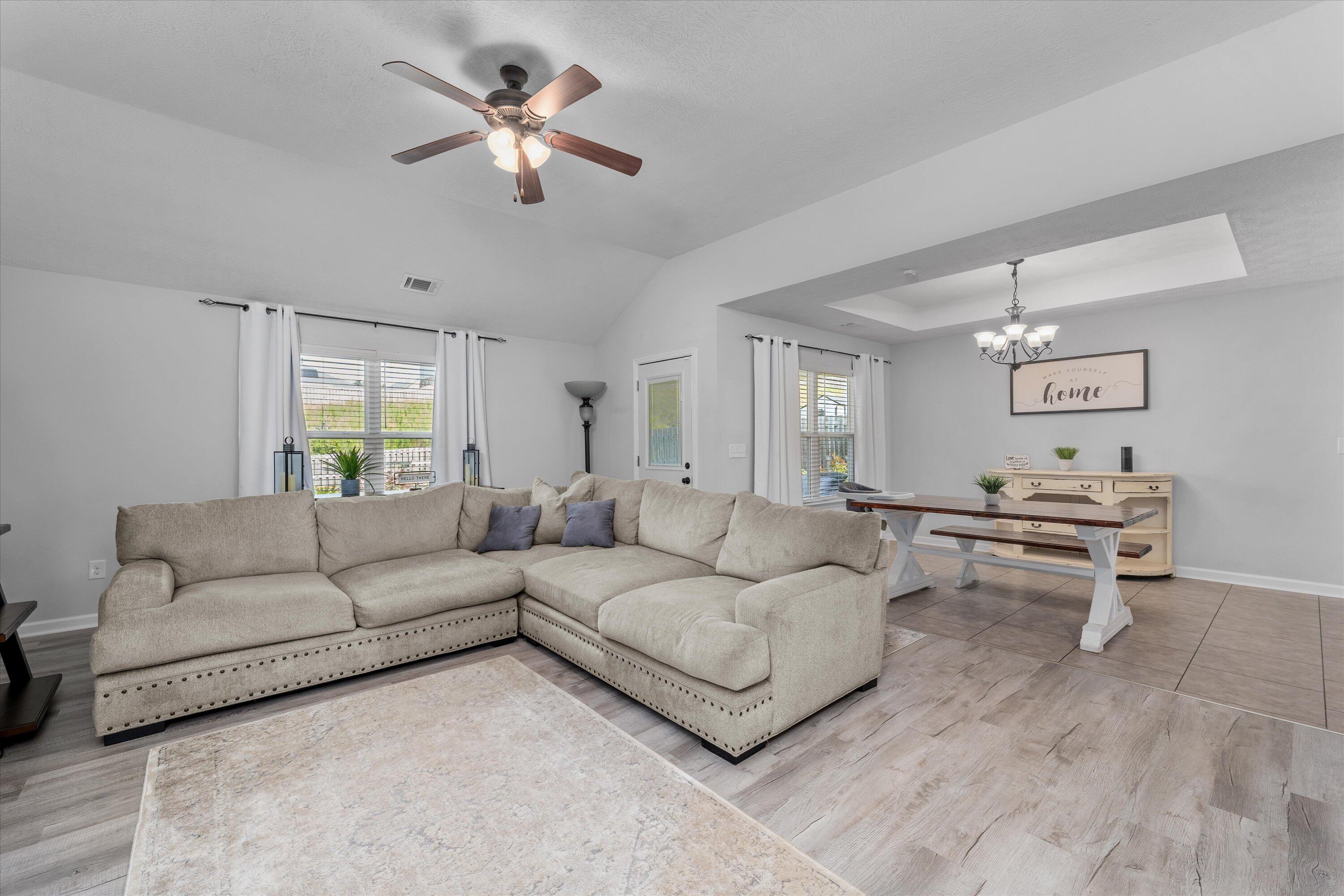 585 RALEIGH DR Drive