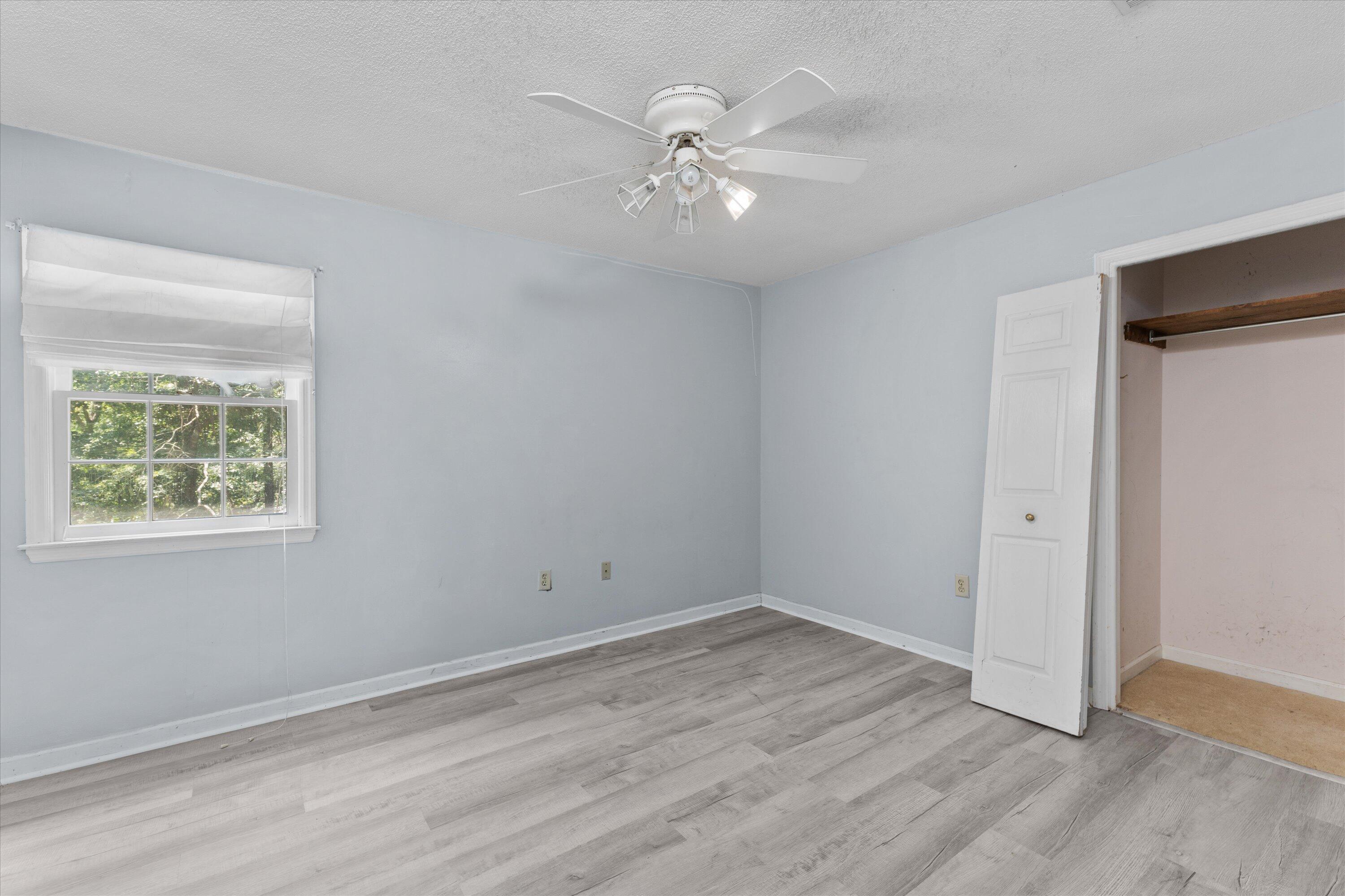 930 DEERCREST Circle