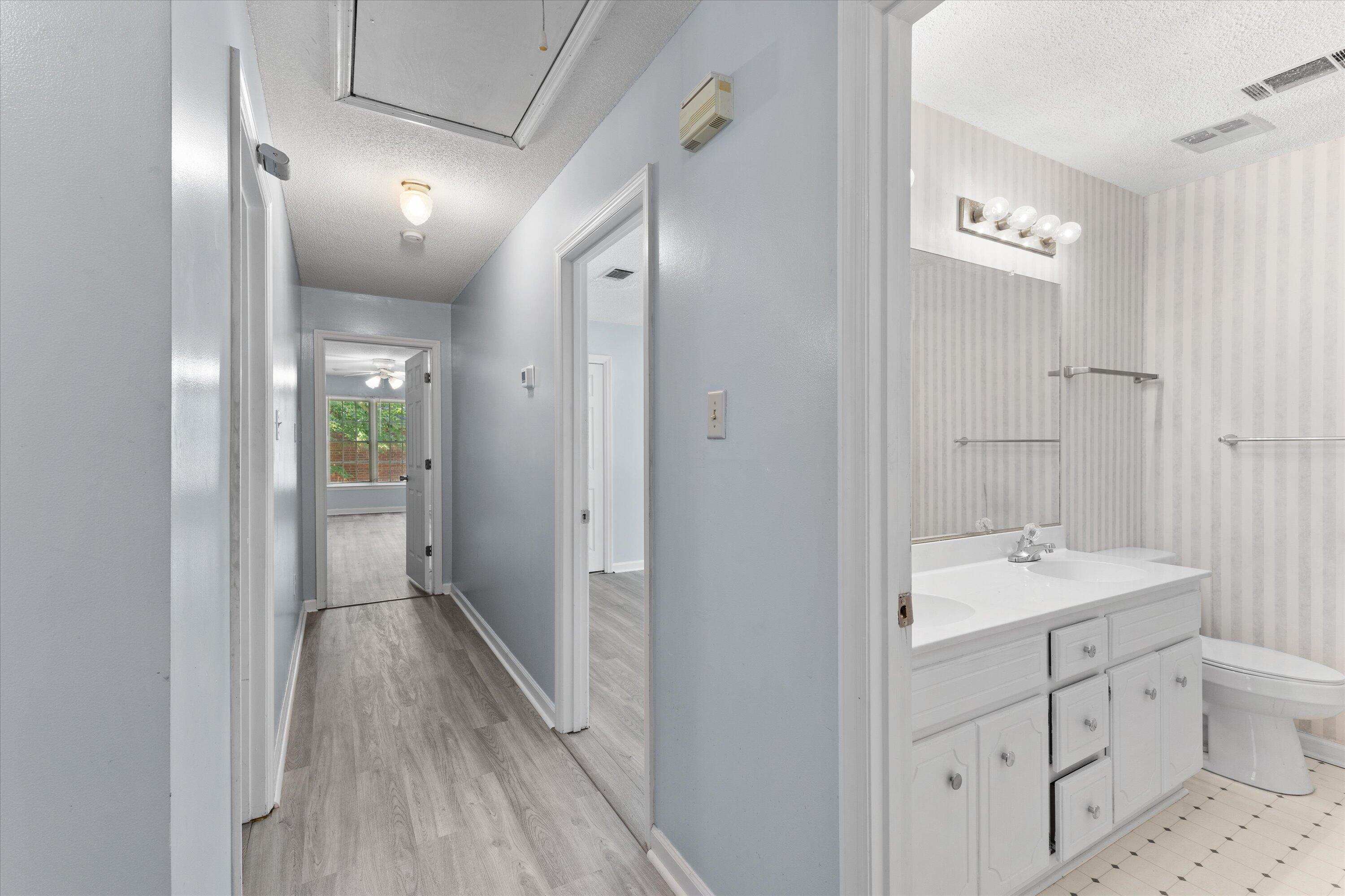 930 DEERCREST Circle