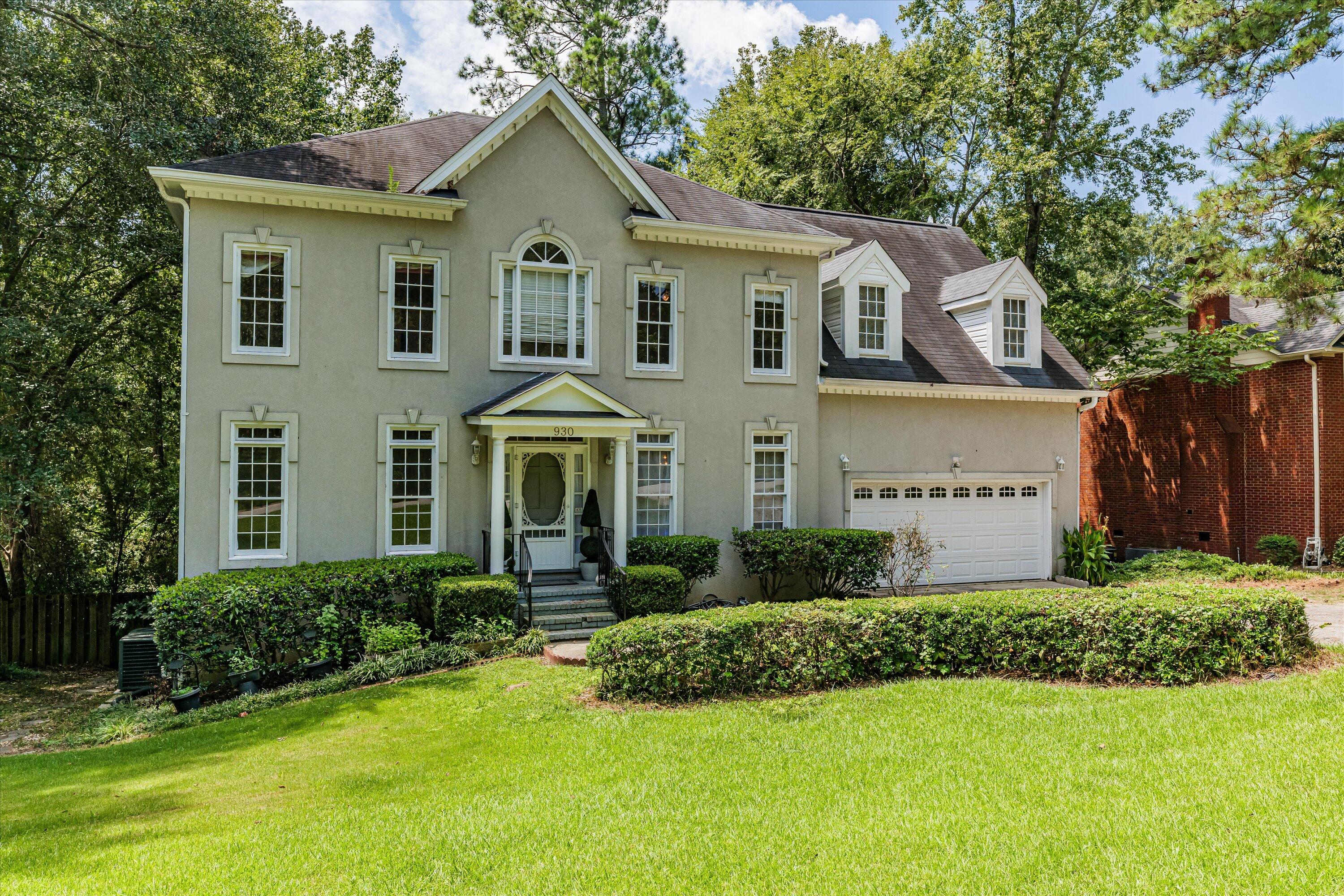 930 DEERCREST Circle