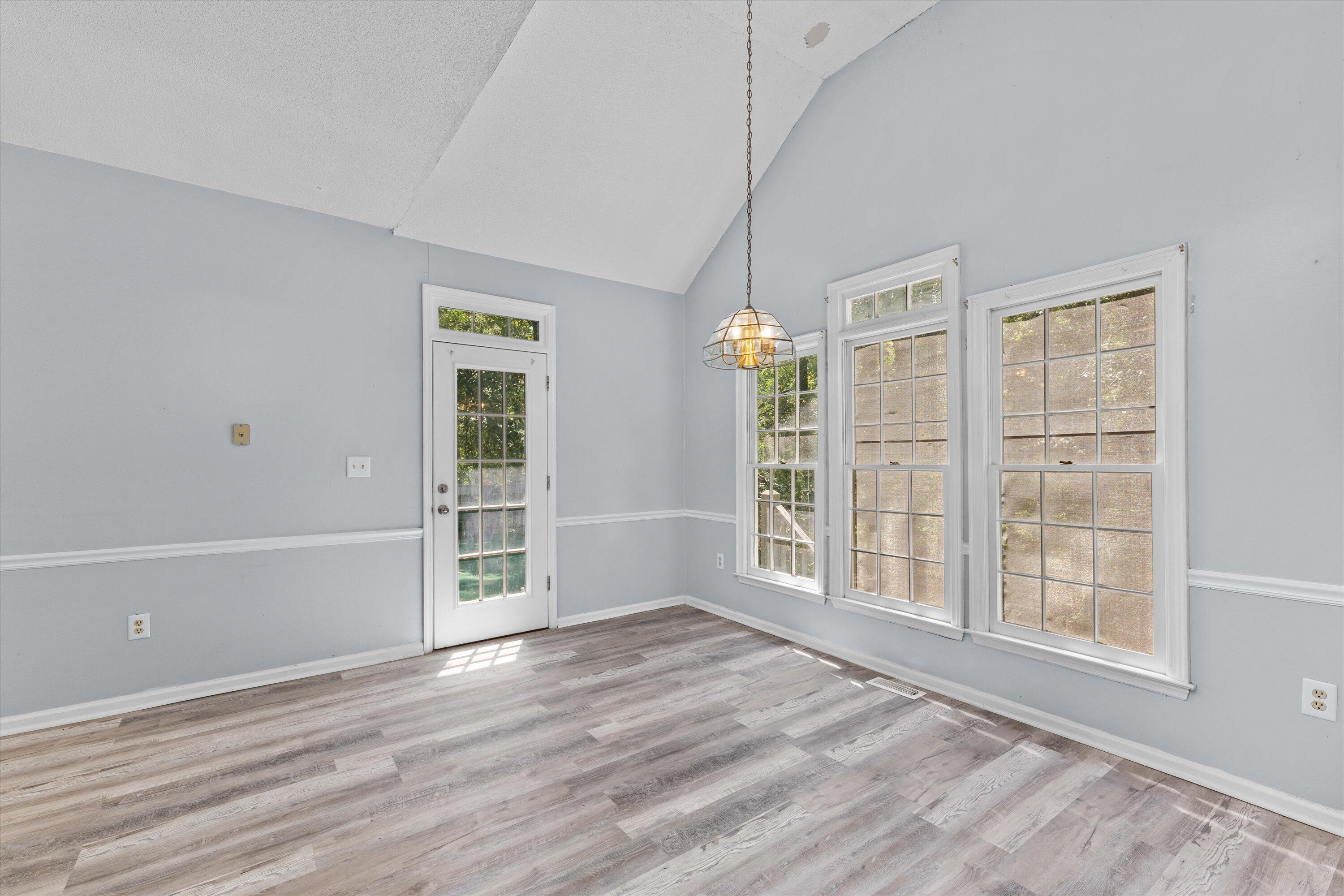 930 DEERCREST Circle