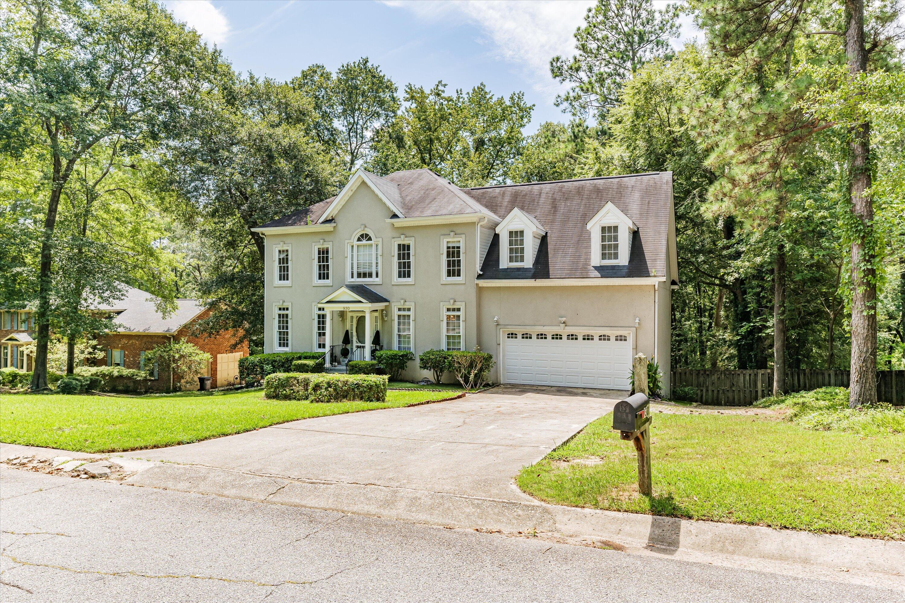 930 DEERCREST Circle