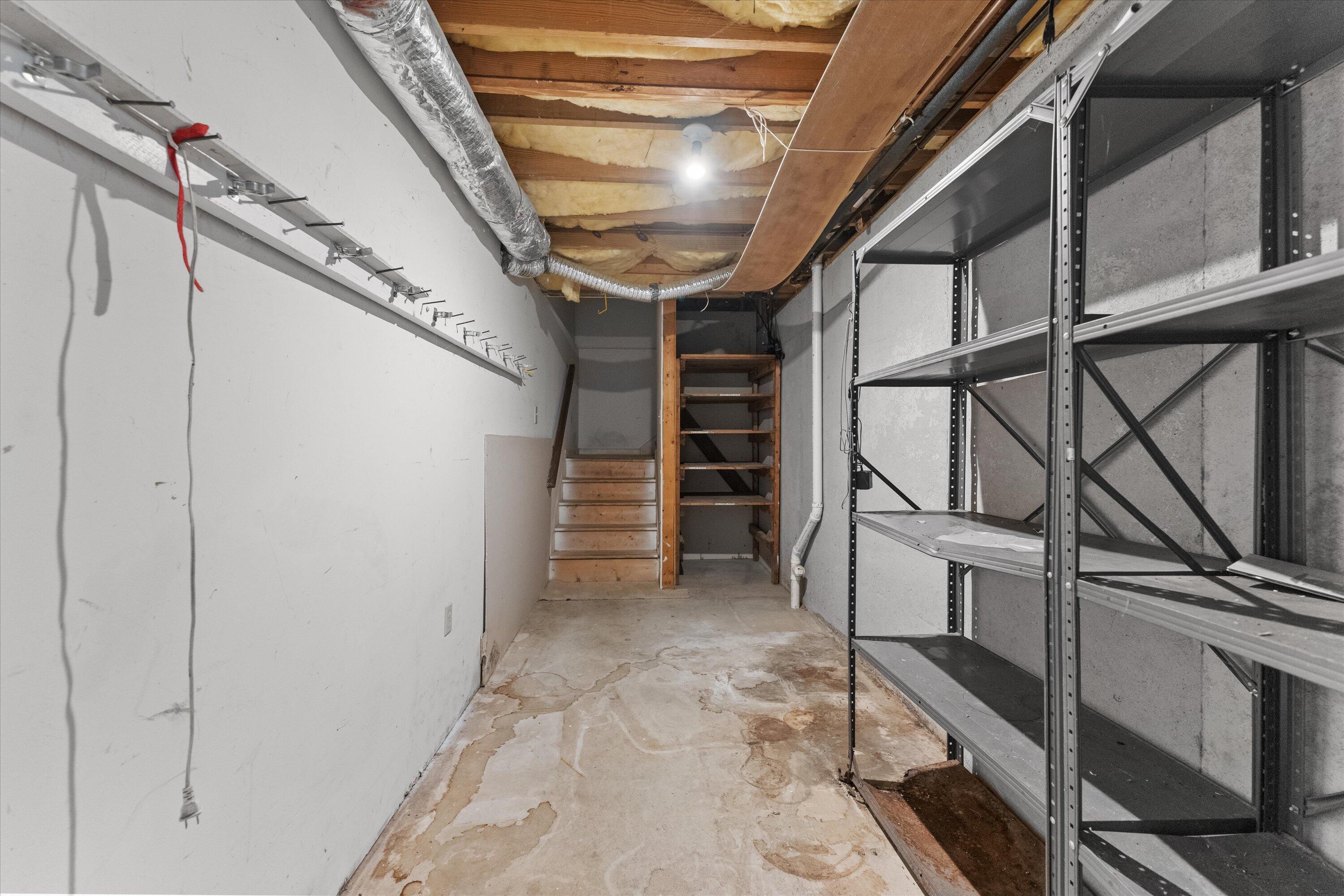 930 DEERCREST Circle