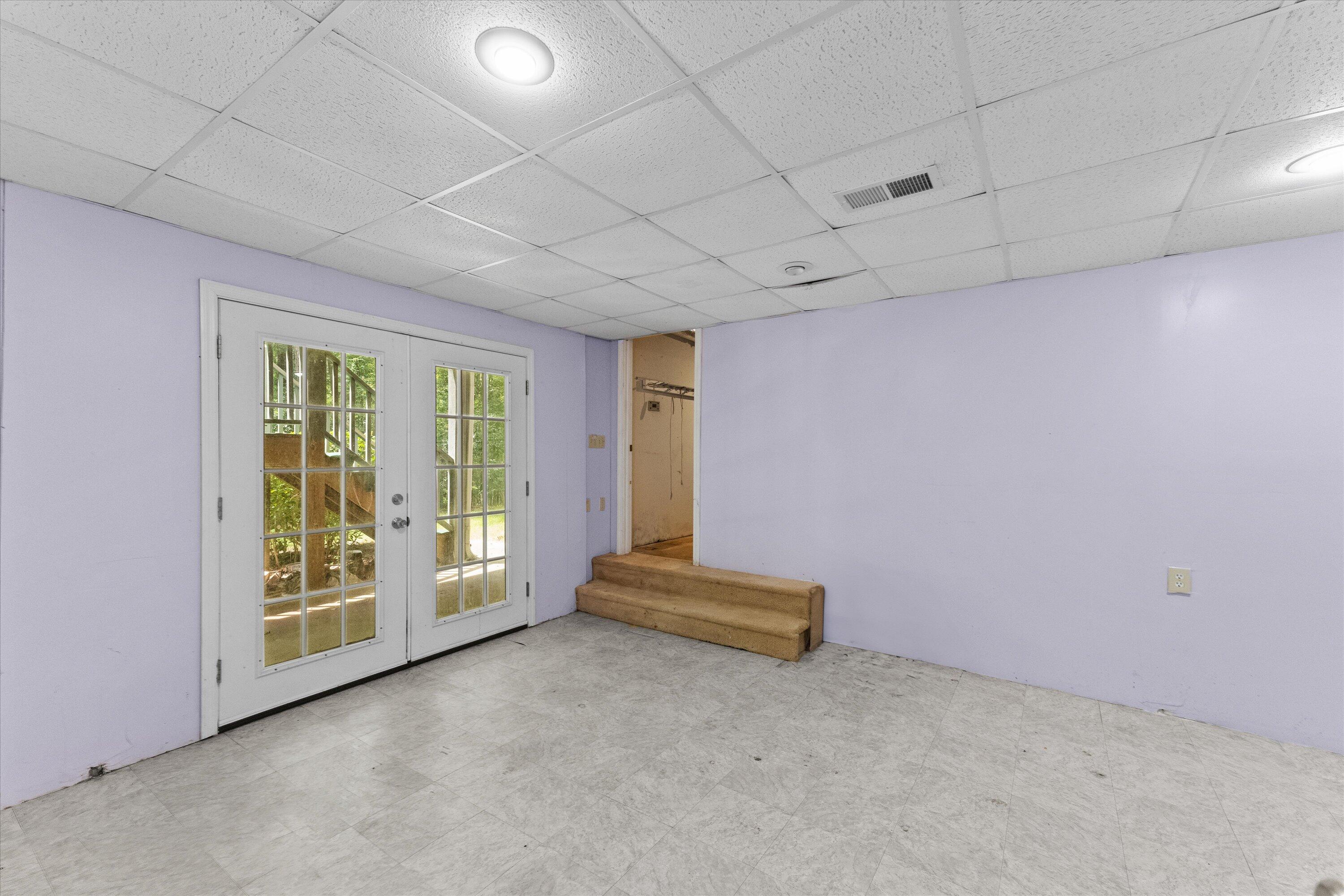 930 DEERCREST Circle