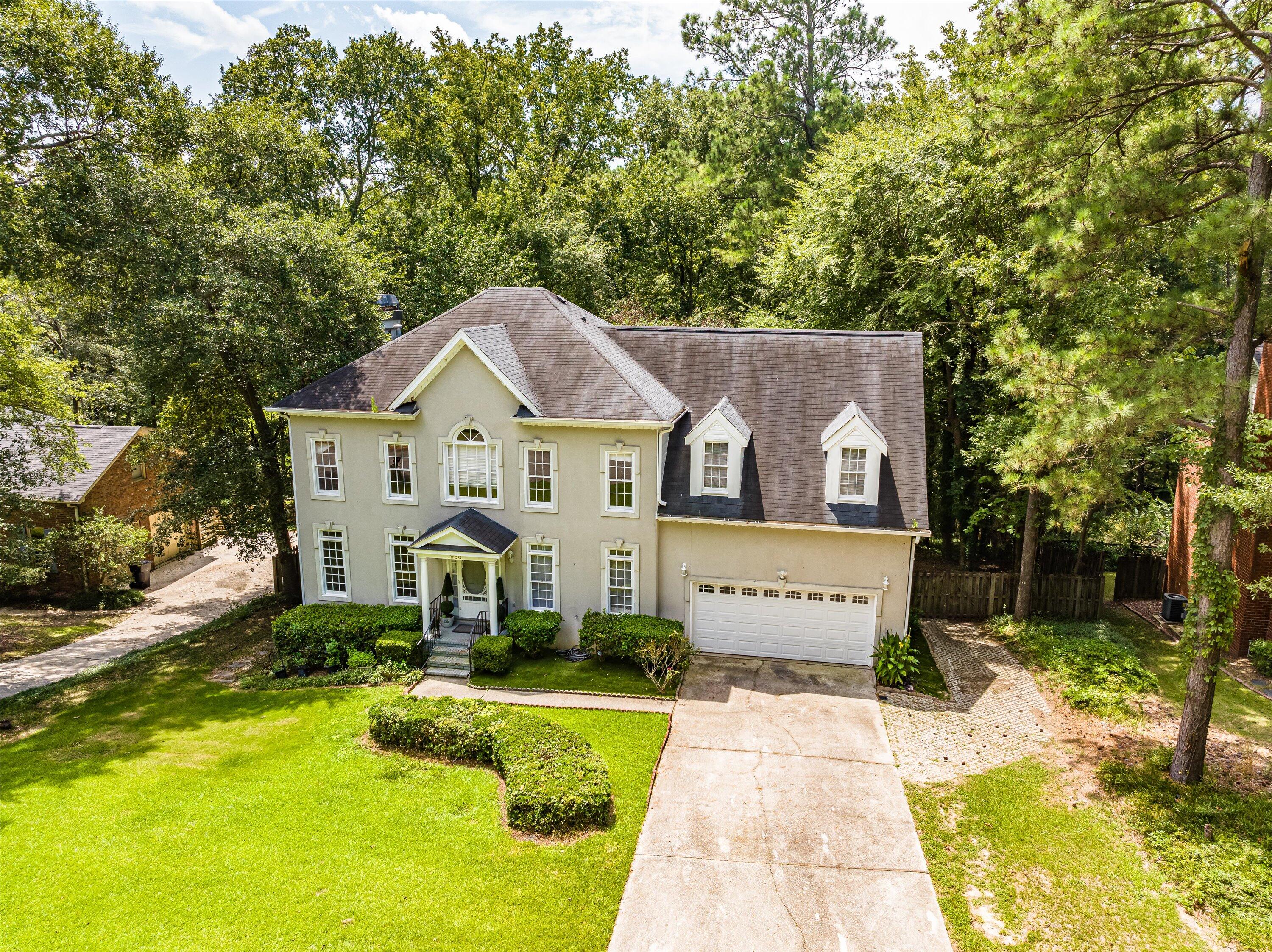 930 DEERCREST Circle