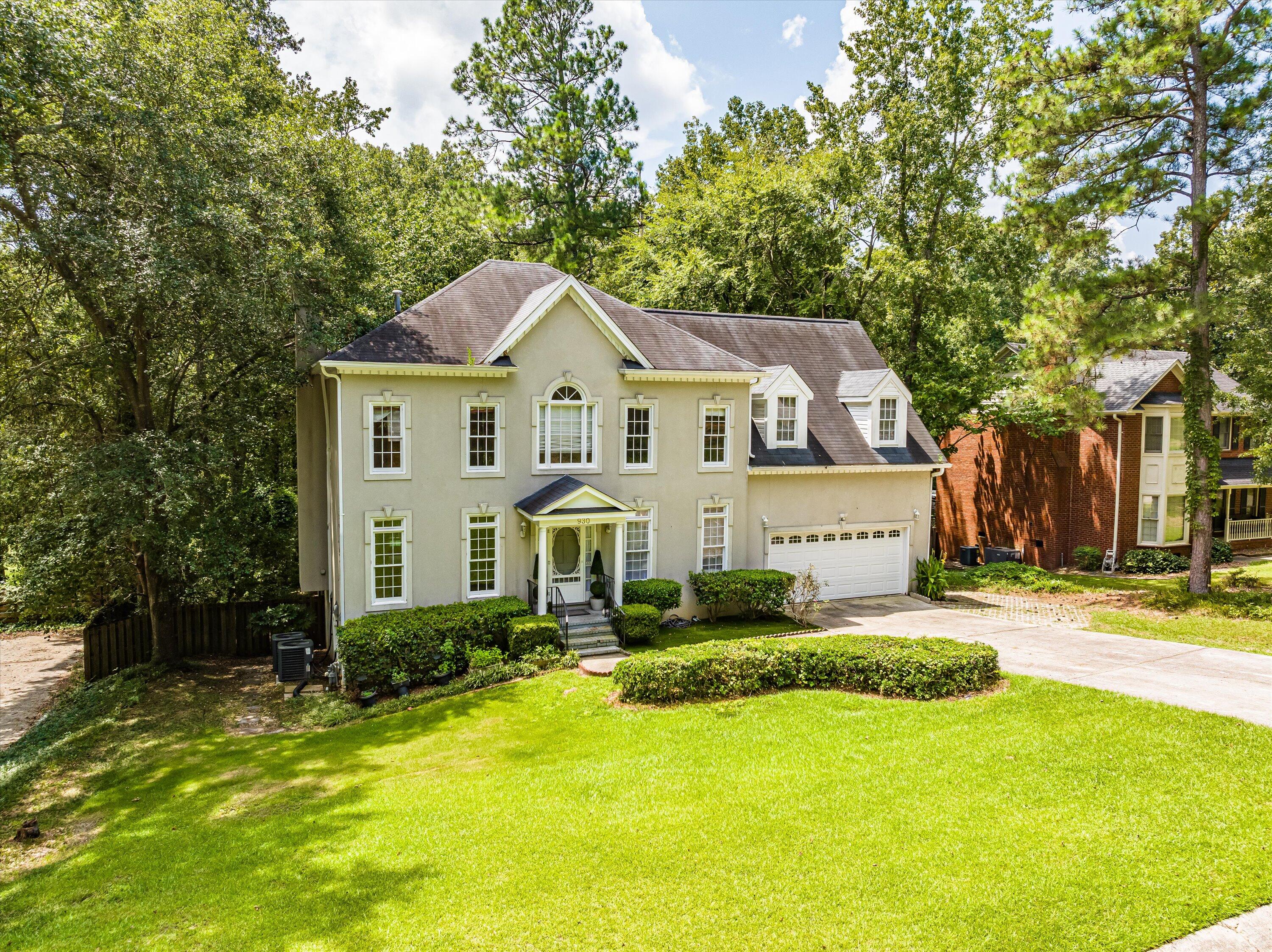 930 DEERCREST Circle