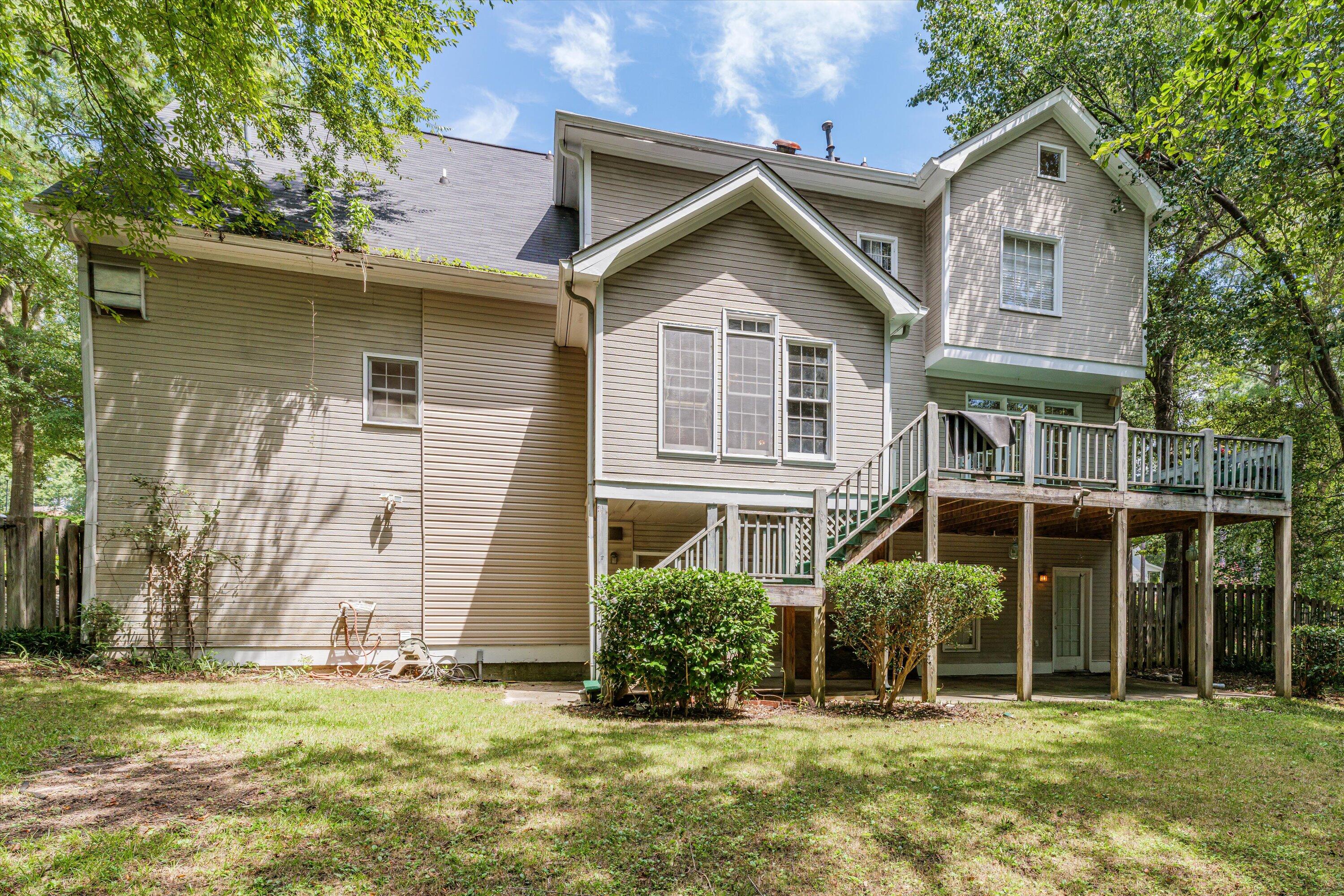 930 DEERCREST Circle