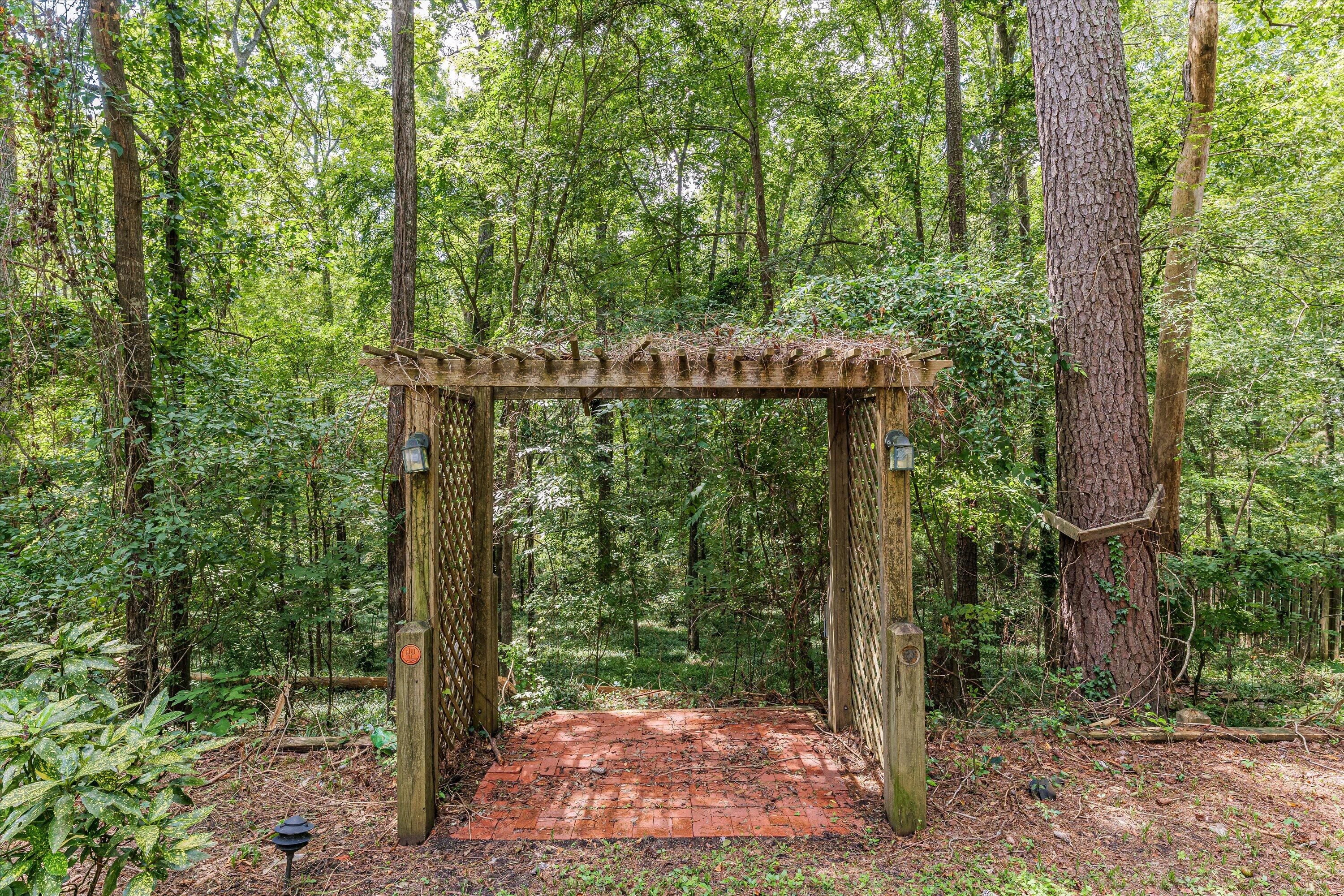 930 DEERCREST Circle