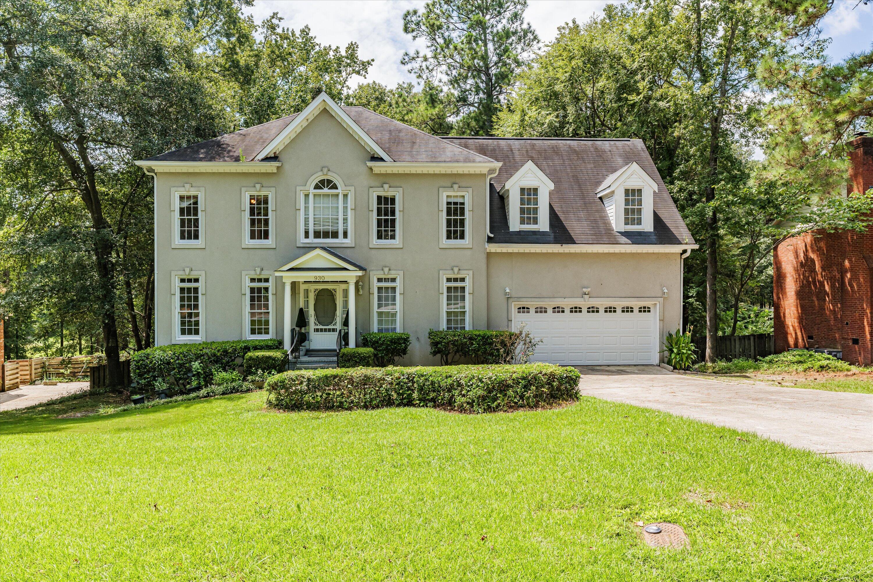 930 DEERCREST Circle