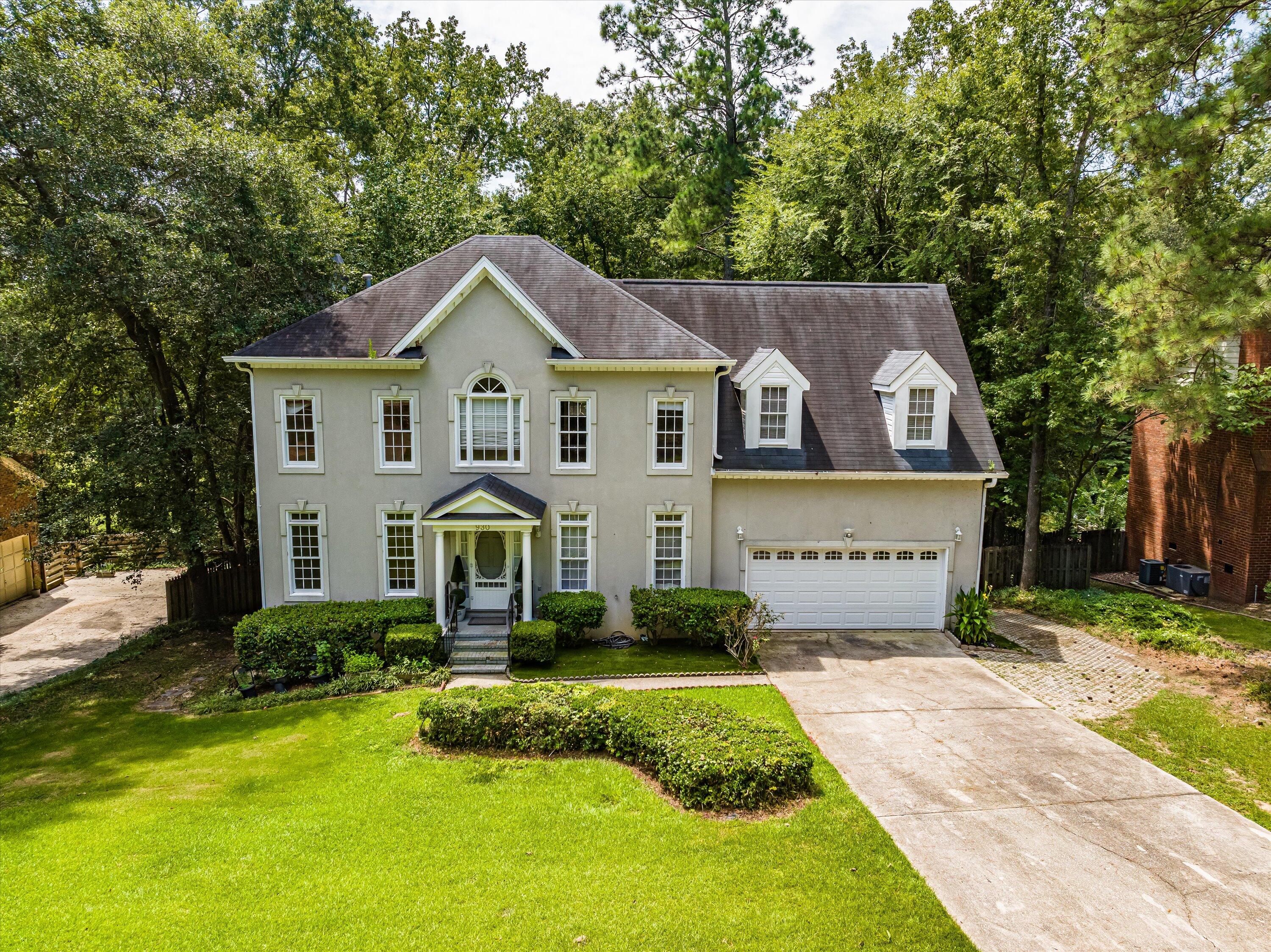 930 DEERCREST Circle