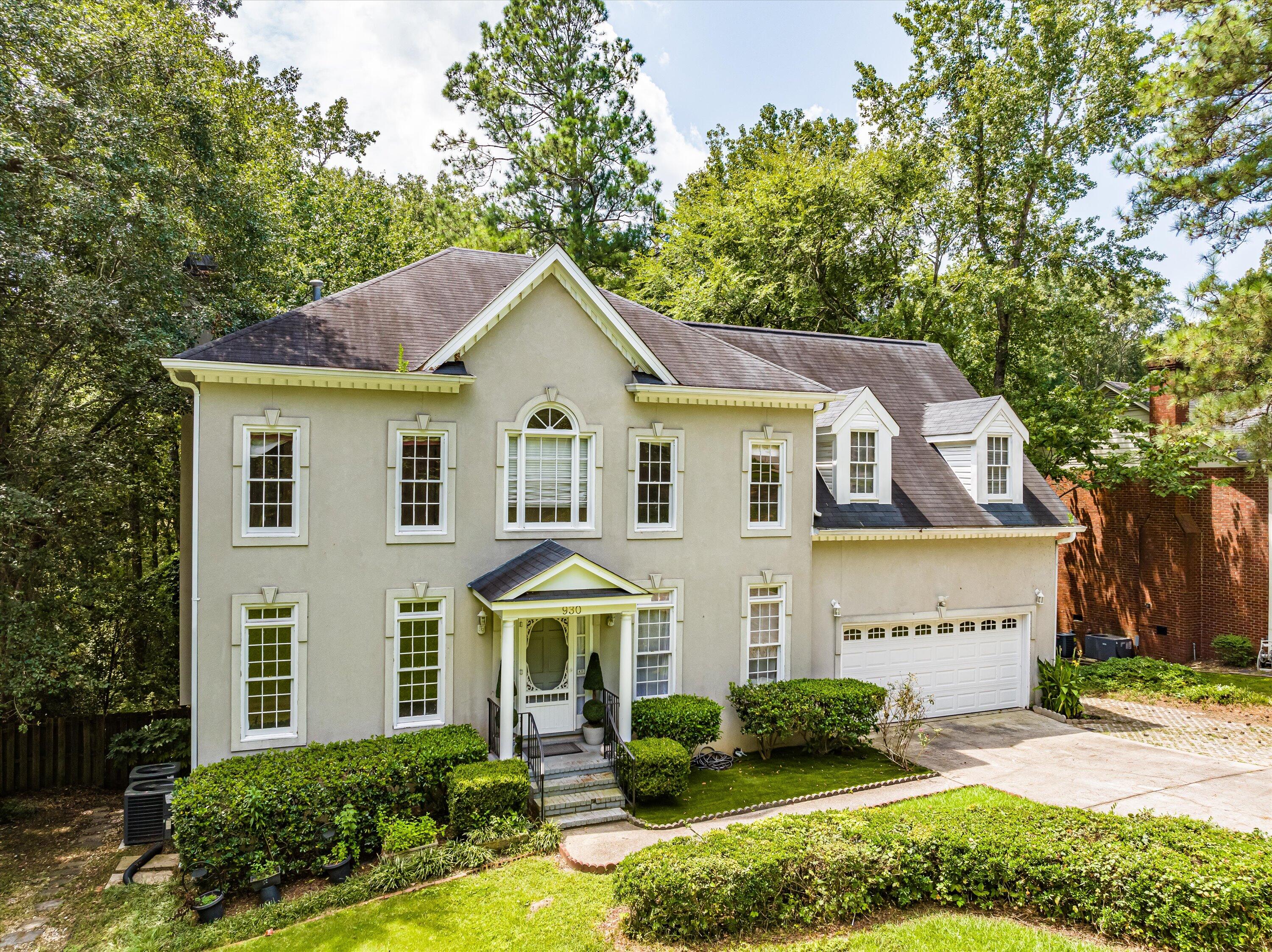 930 DEERCREST Circle