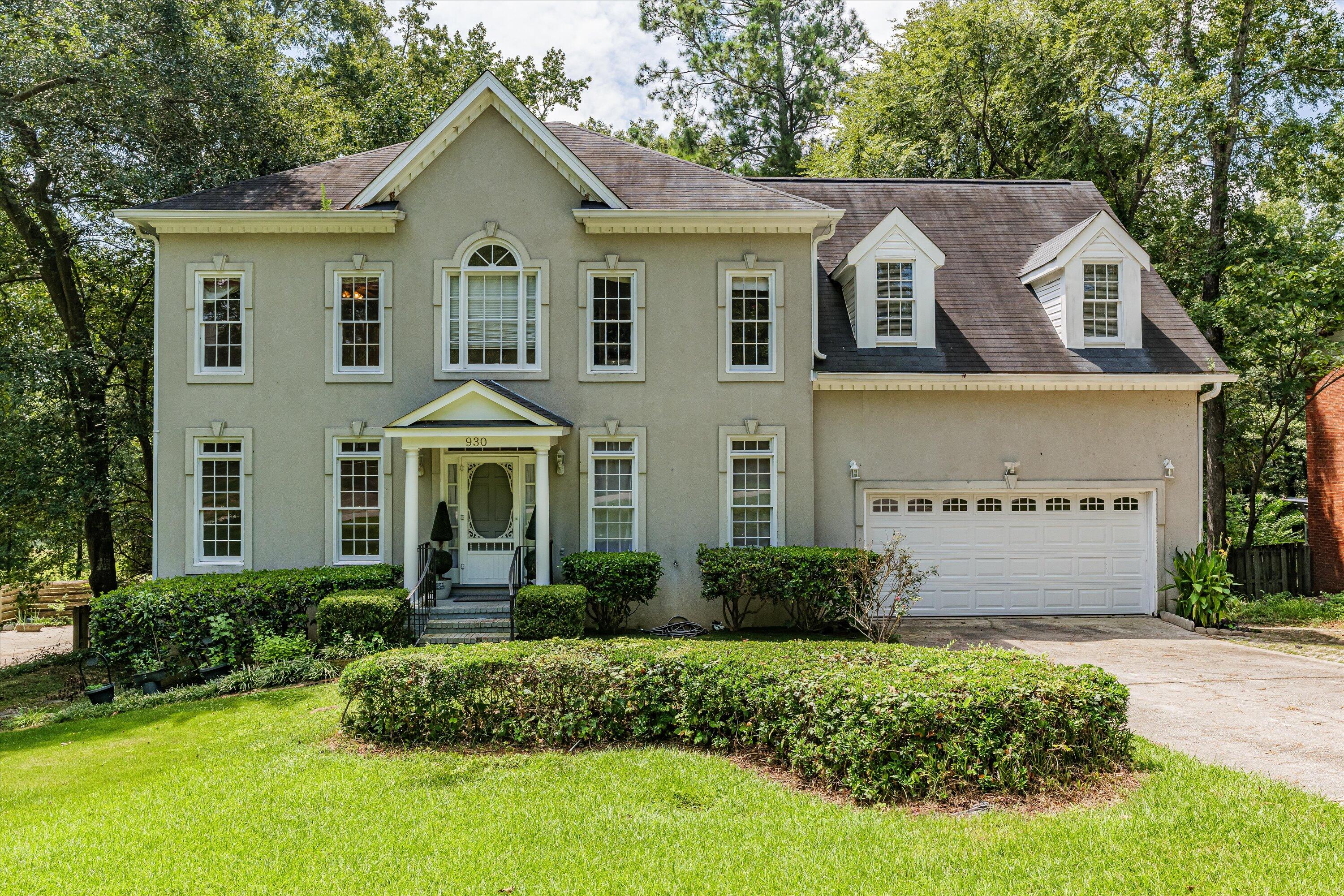 930 DEERCREST Circle