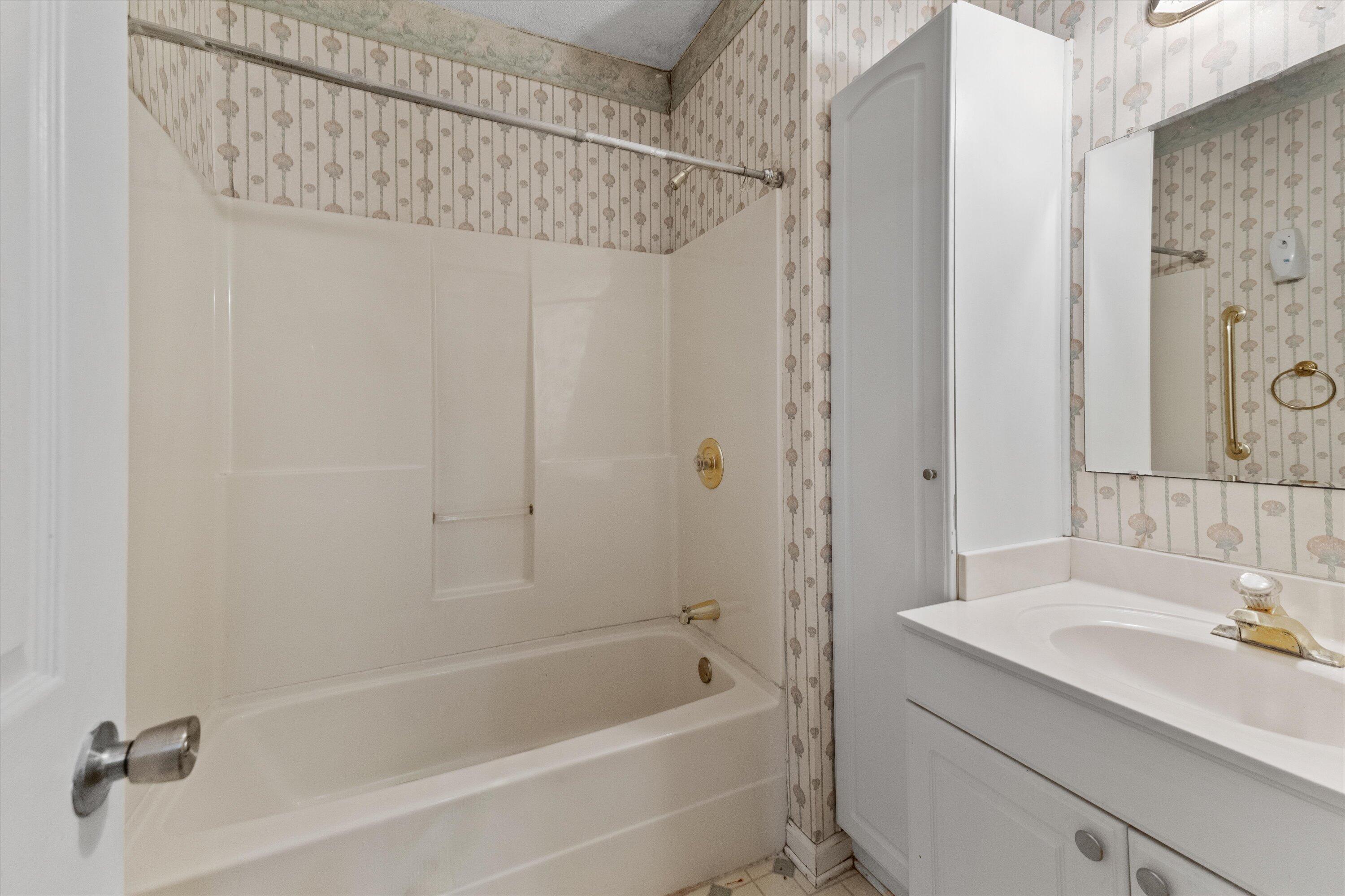 930 DEERCREST Circle