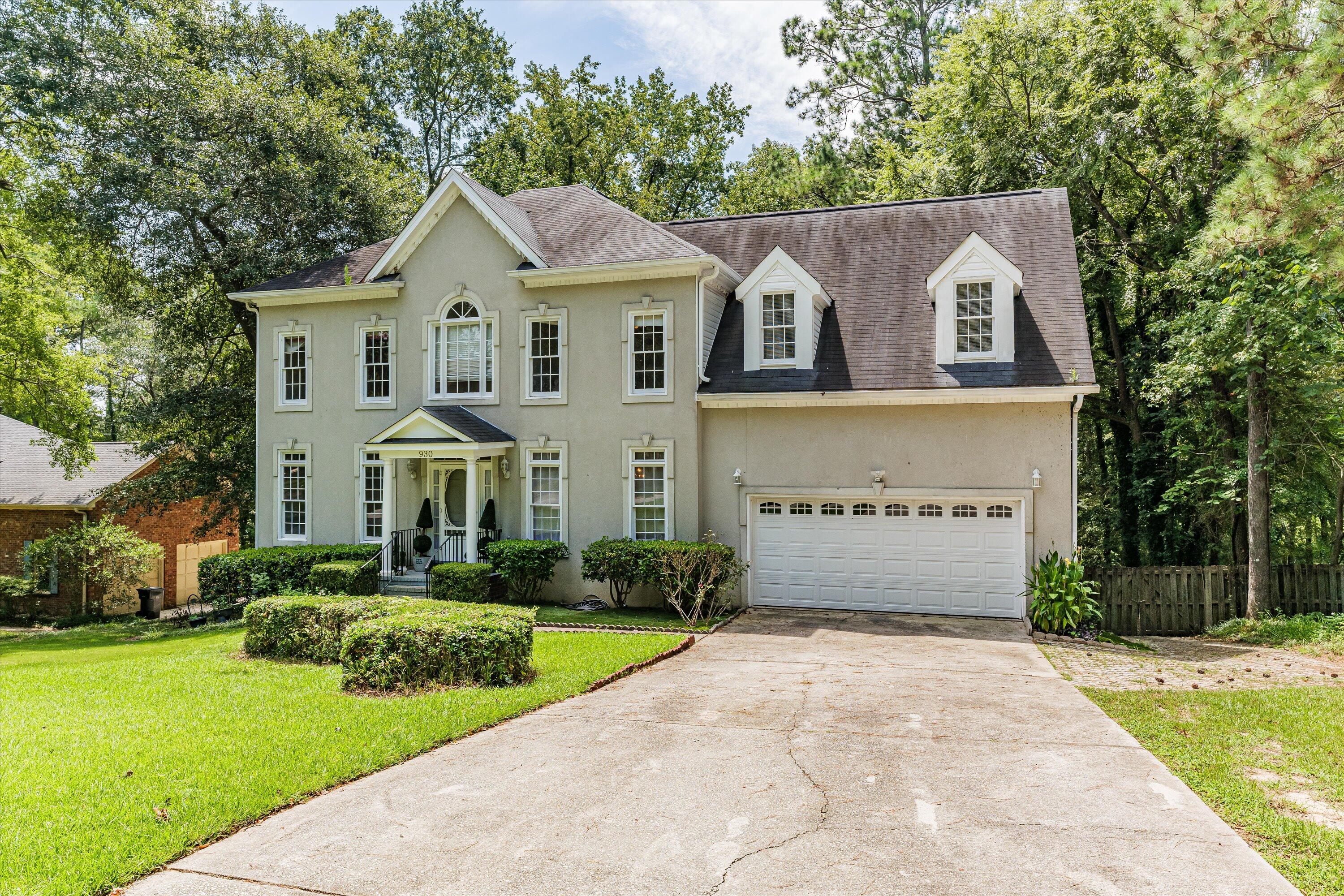 930 DEERCREST Circle