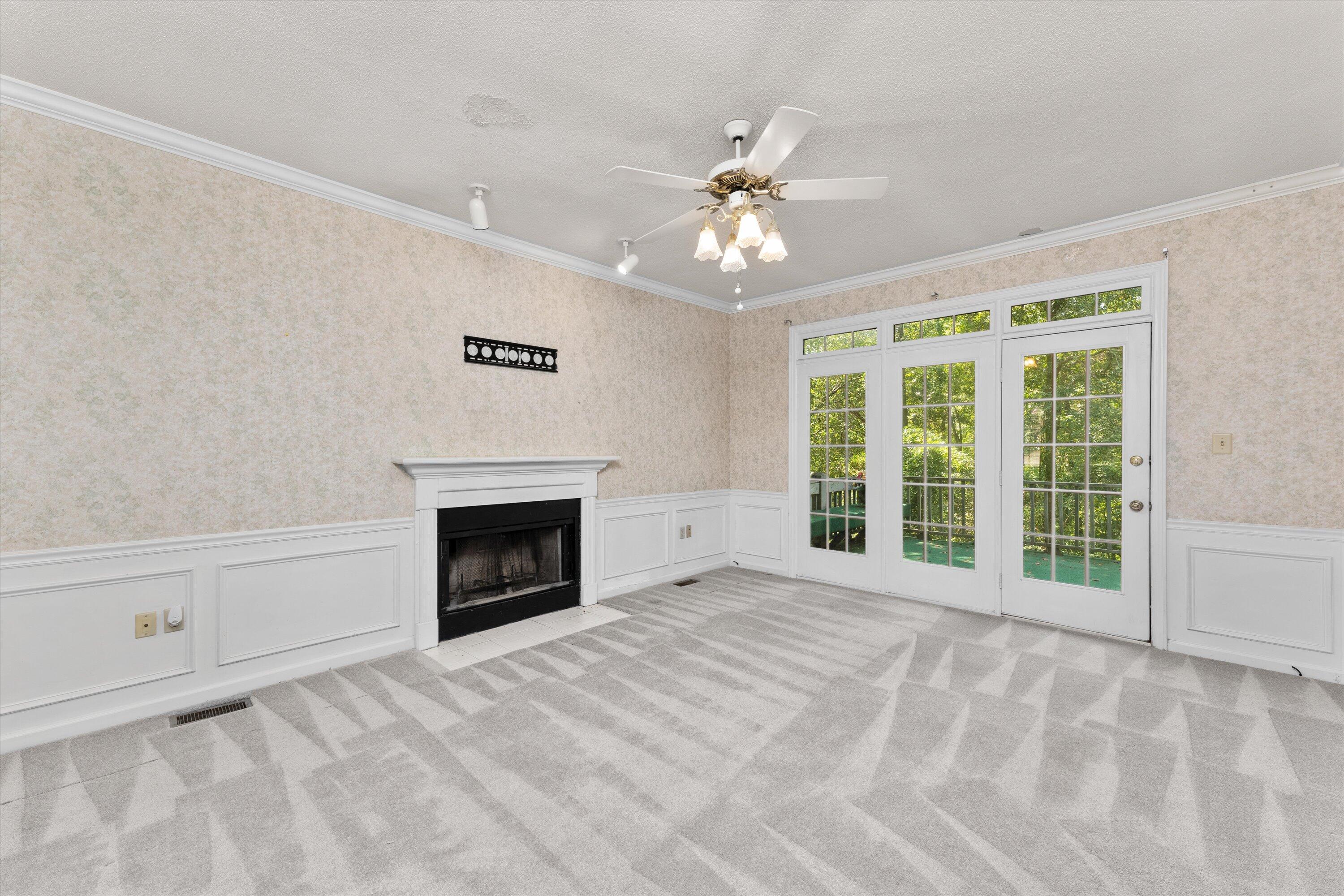 930 DEERCREST Circle