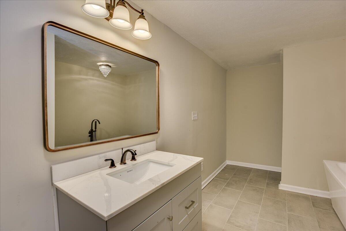 1065 NATHAN JONES Road