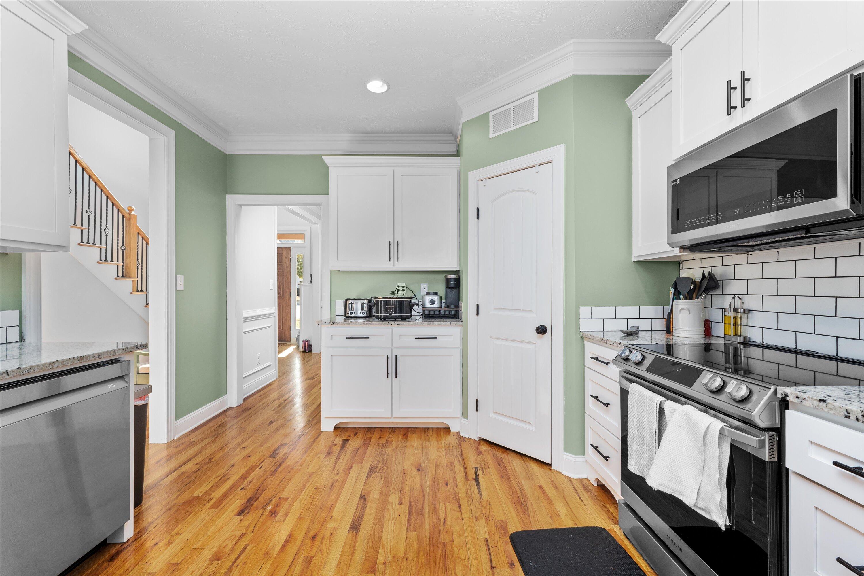 807 BRIDGEWATER LANE