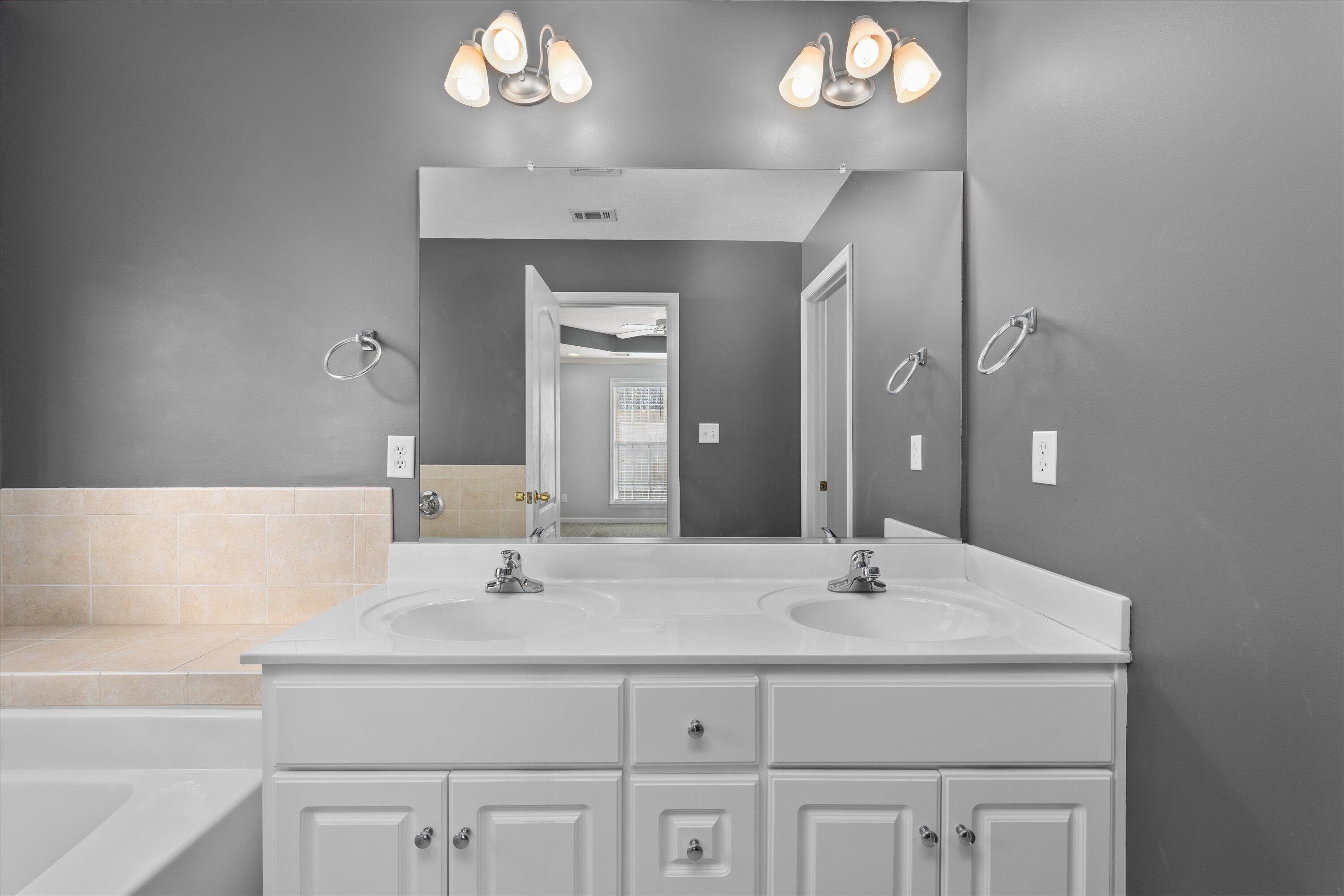 2075 MAGNOLIA Parkway