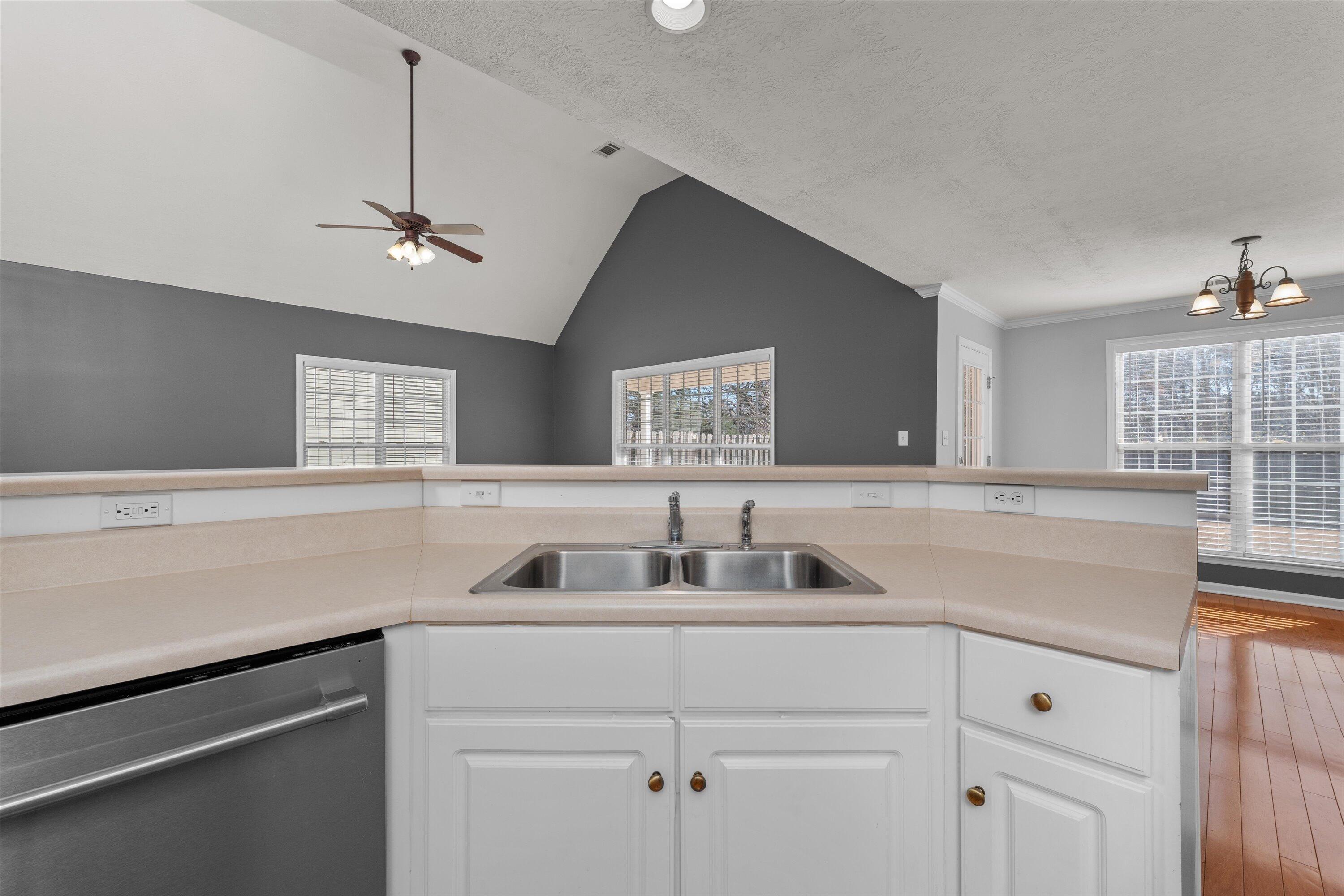 2075 MAGNOLIA Parkway