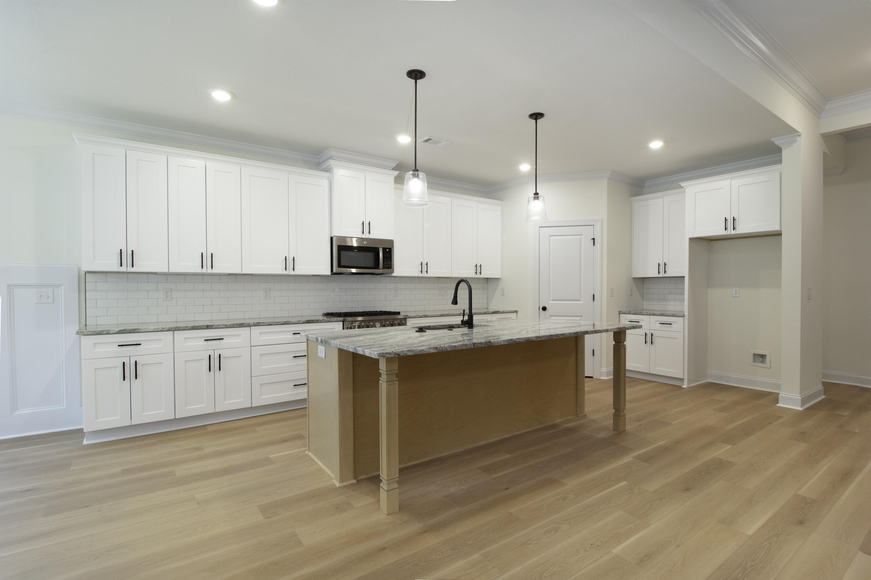 450 DEVONSHIRE Drive