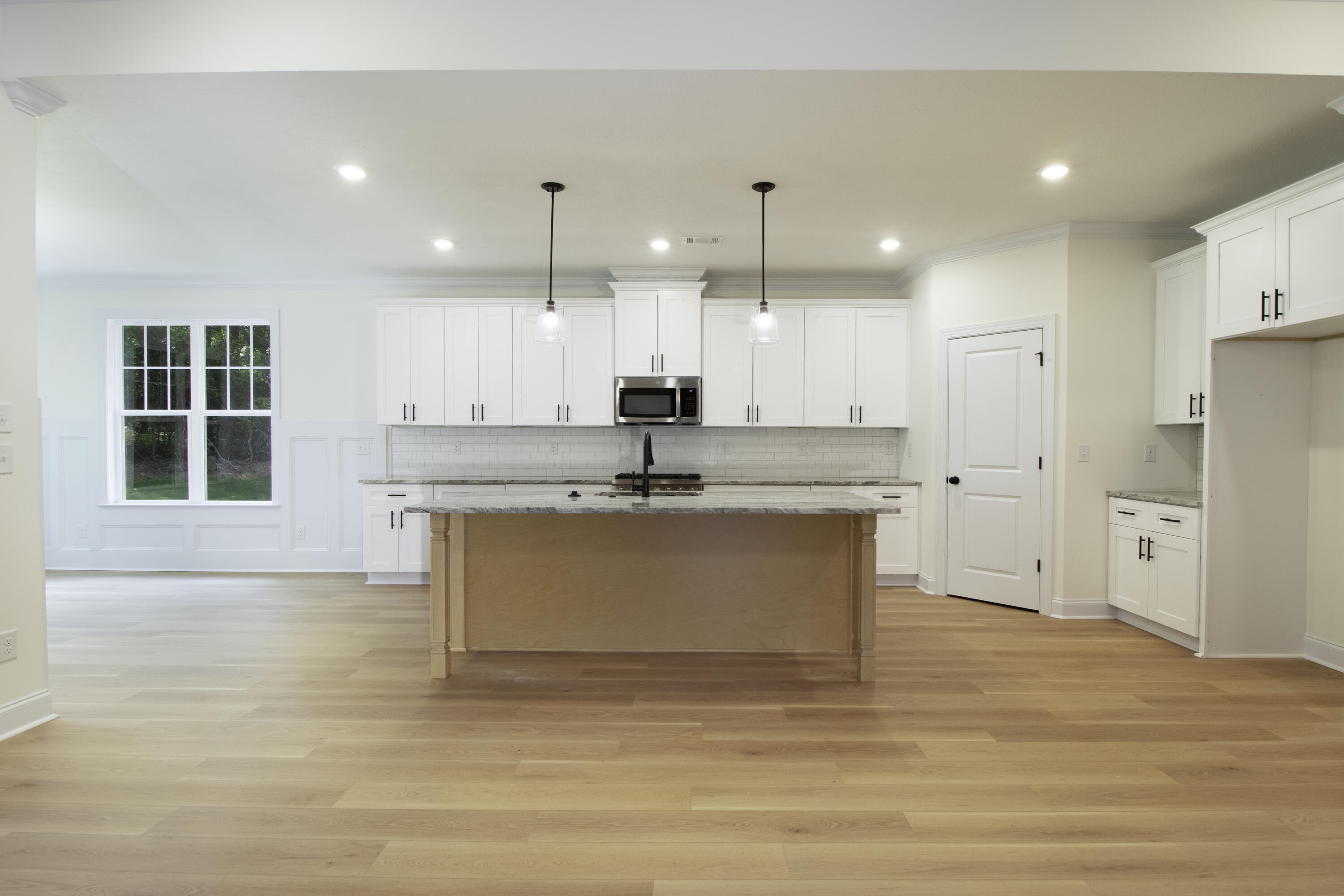 450 DEVONSHIRE Drive