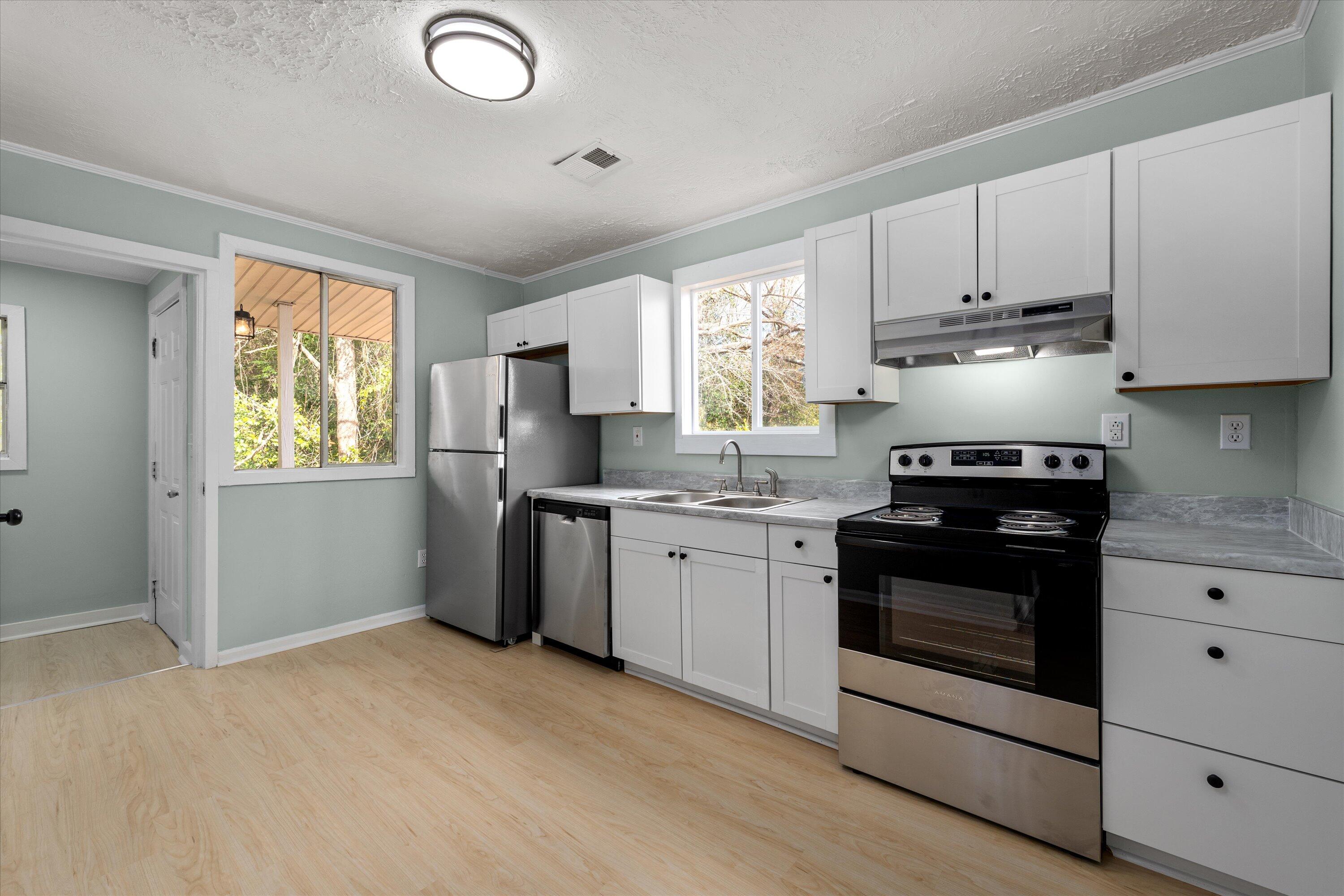 2117 MONCRIEFF Street