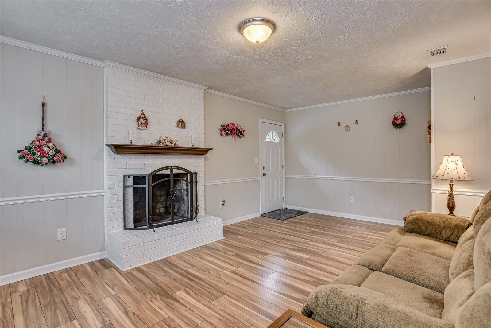 3225 YELLOW PINE Drive