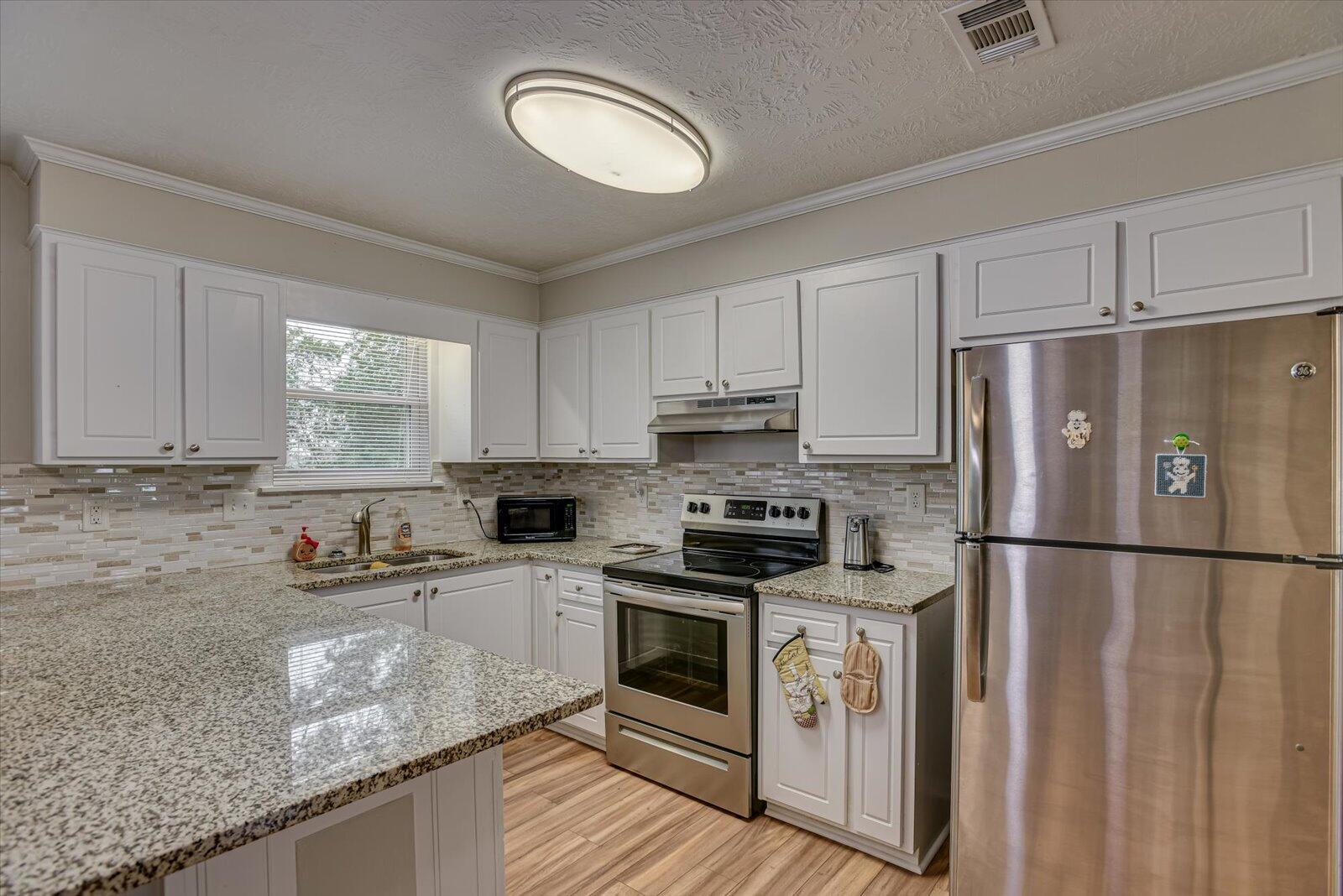 3225 YELLOW PINE Drive