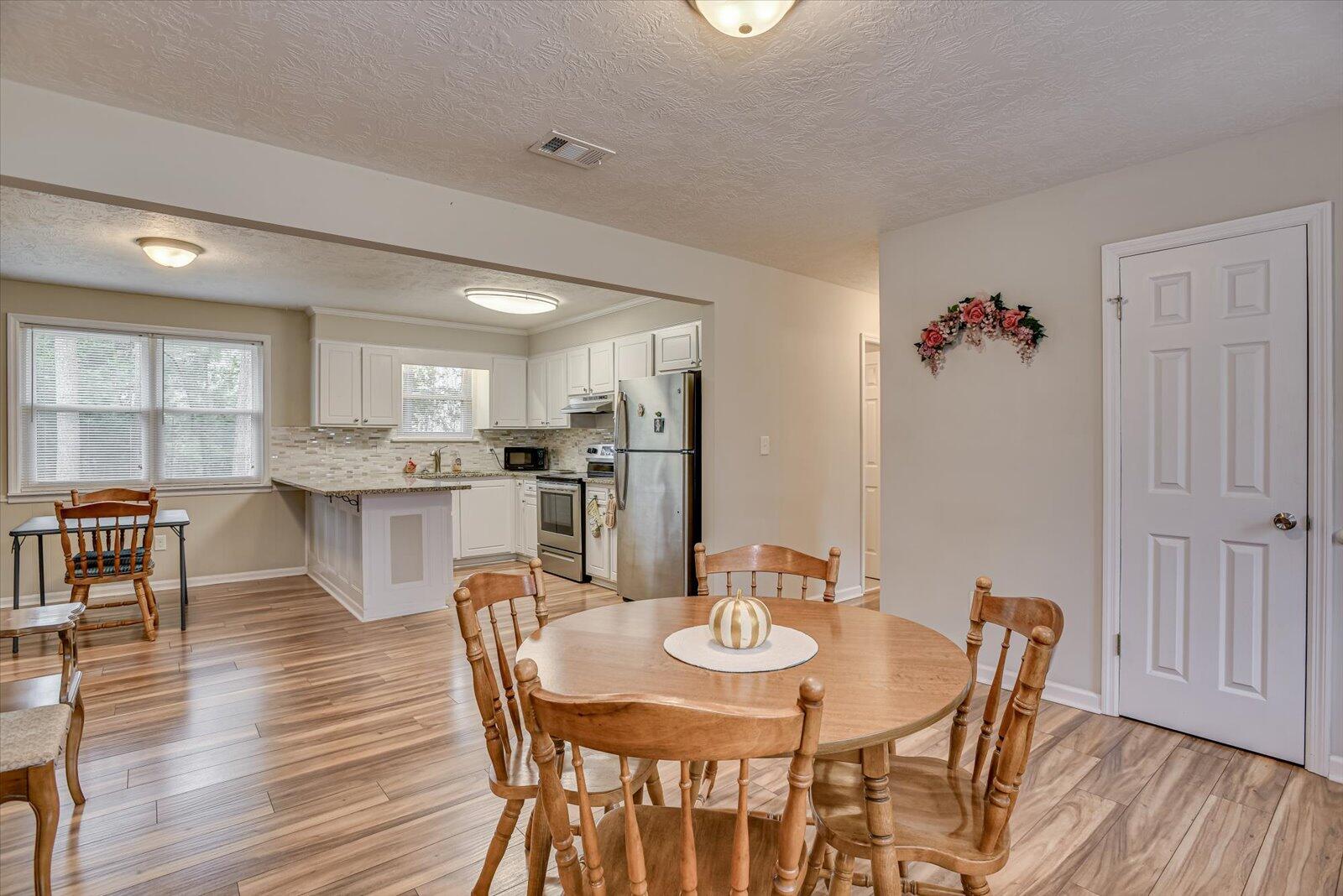 3225 YELLOW PINE Drive