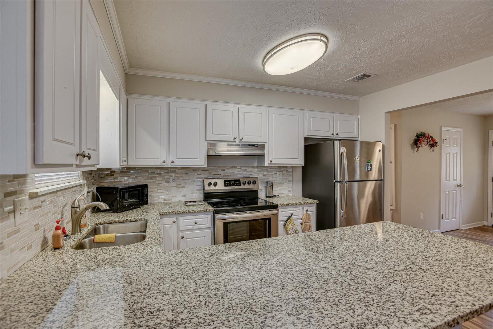 3225 YELLOW PINE Drive