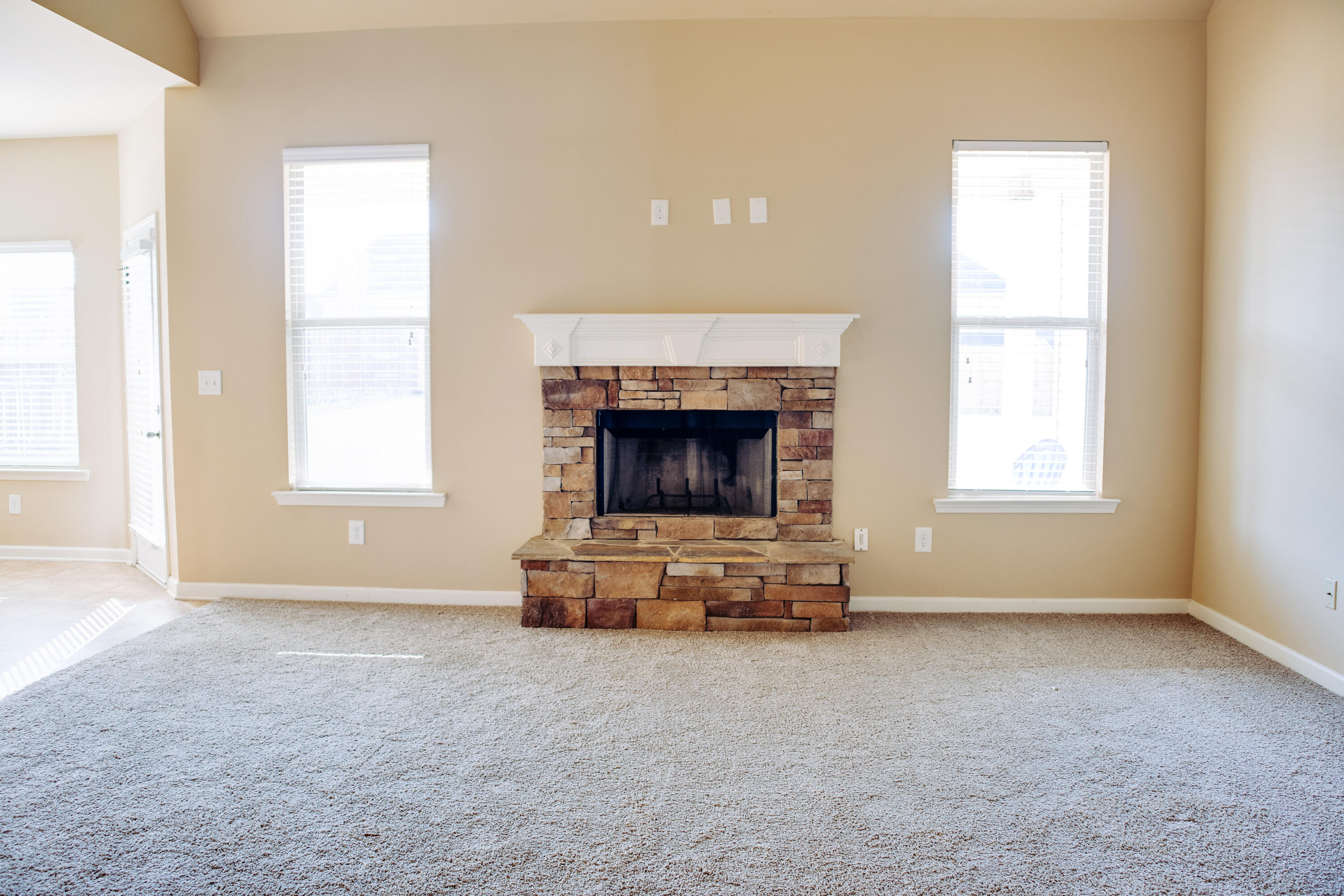 6085 REYNOLDS Circle