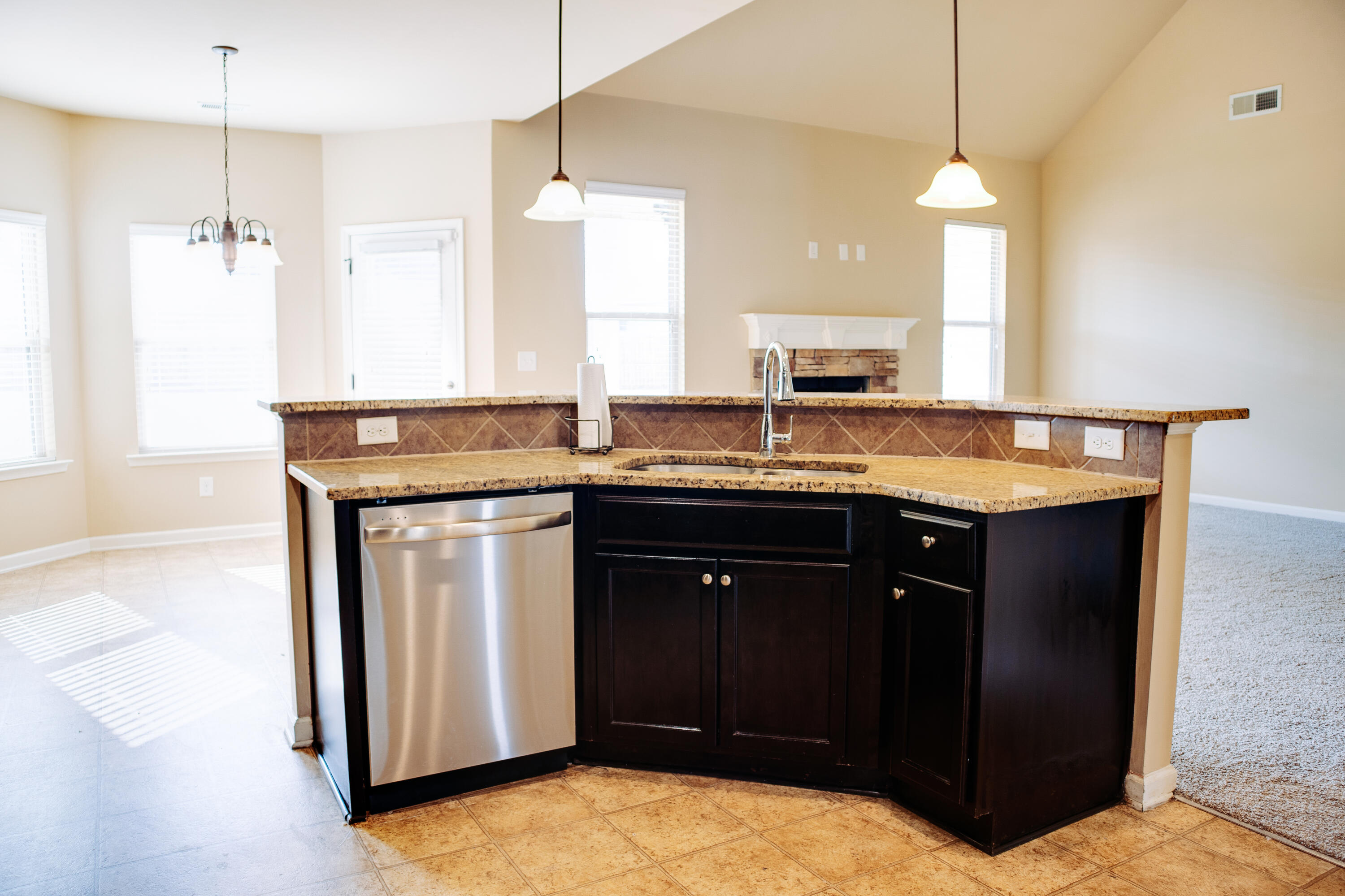 6085 REYNOLDS Circle