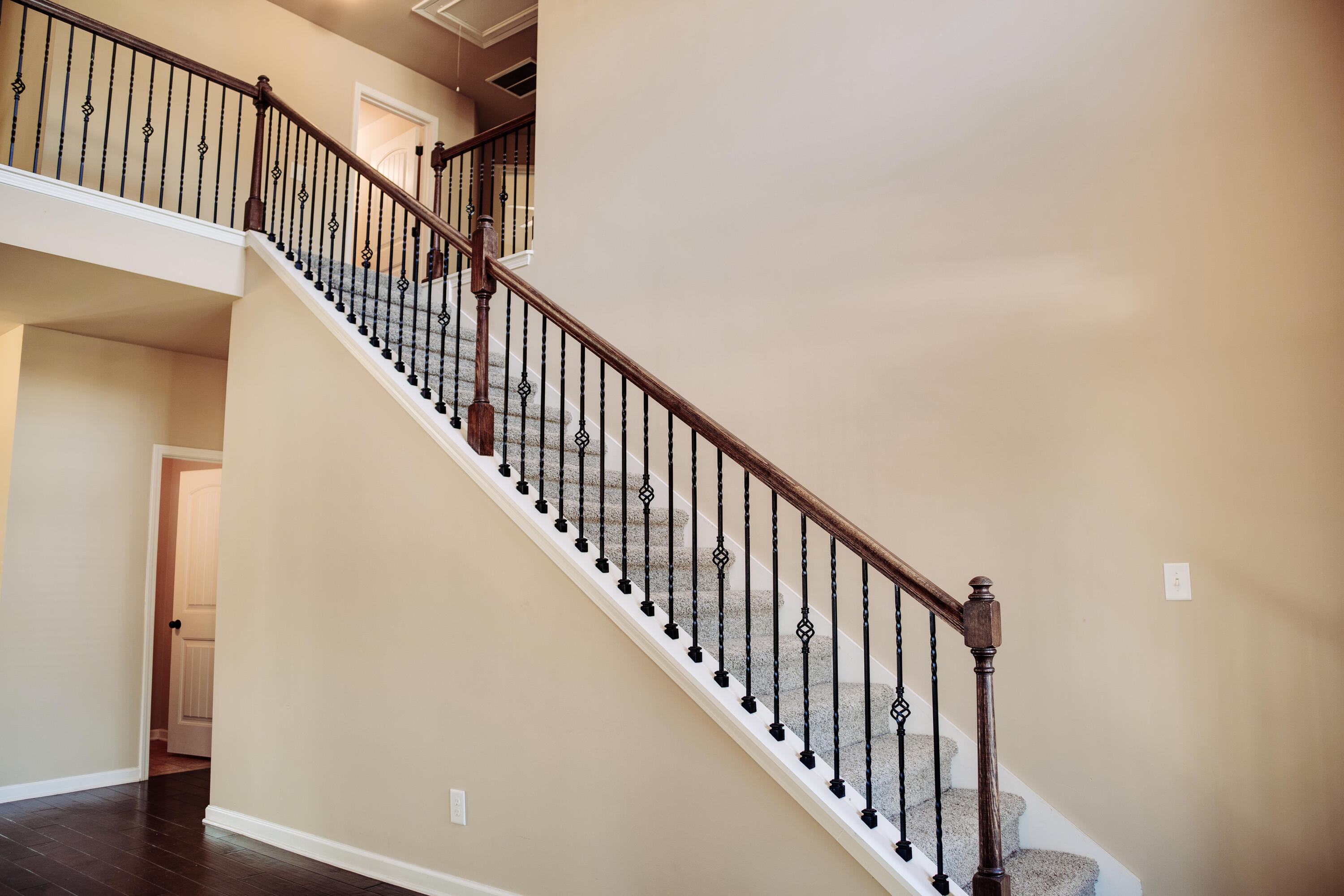 6085 REYNOLDS Circle