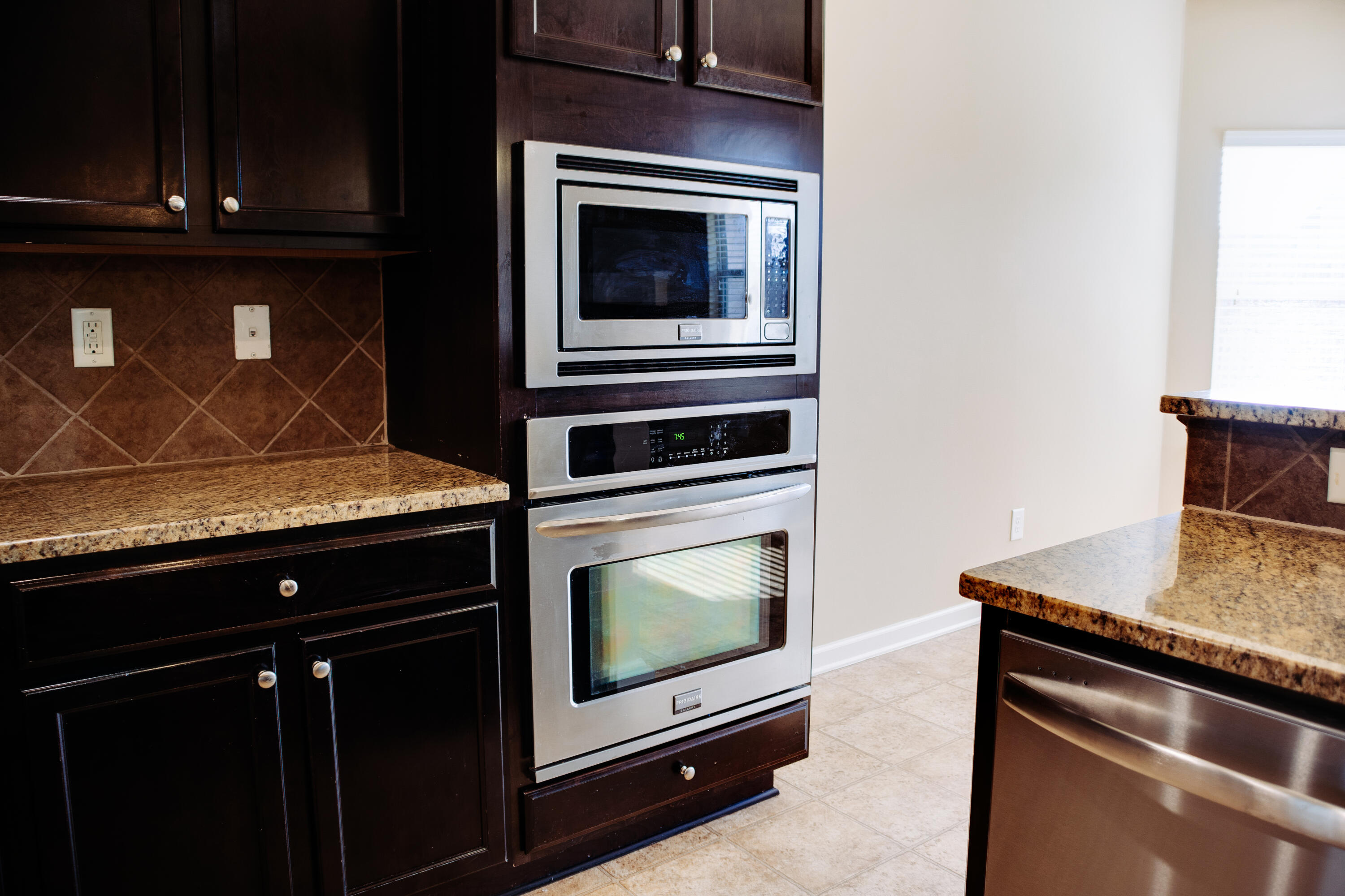 6085 REYNOLDS Circle