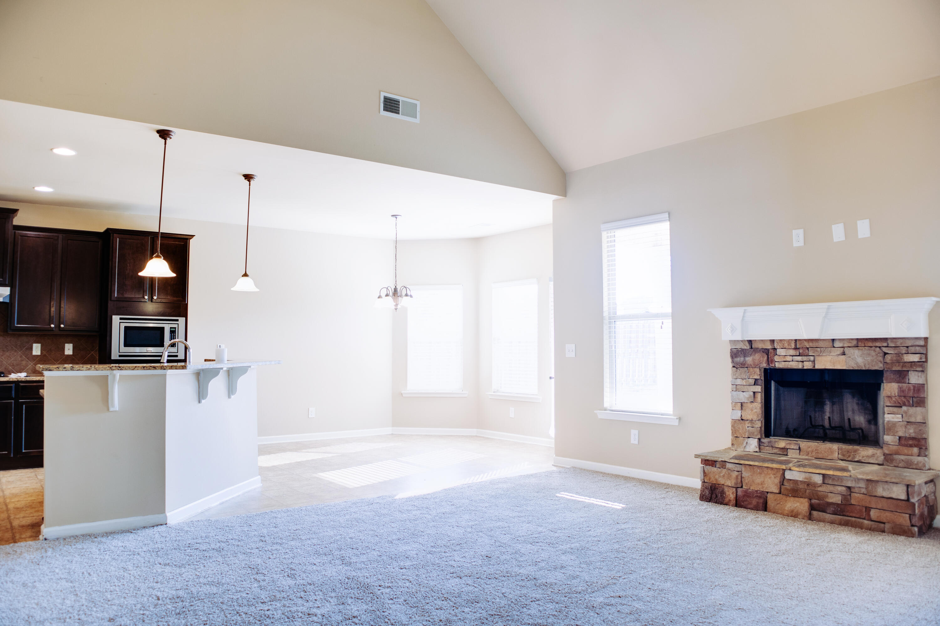 6085 REYNOLDS Circle