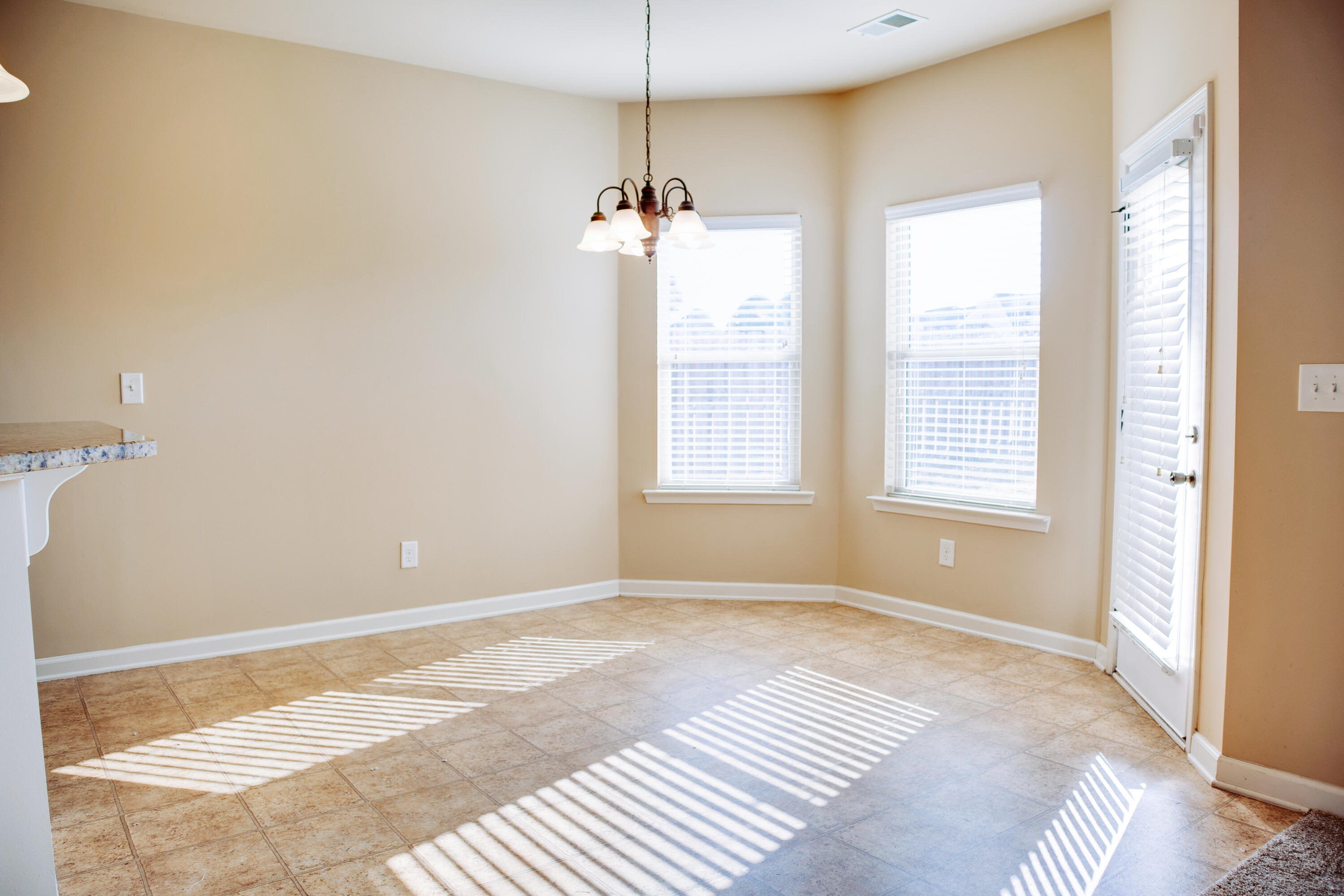 6085 REYNOLDS Circle