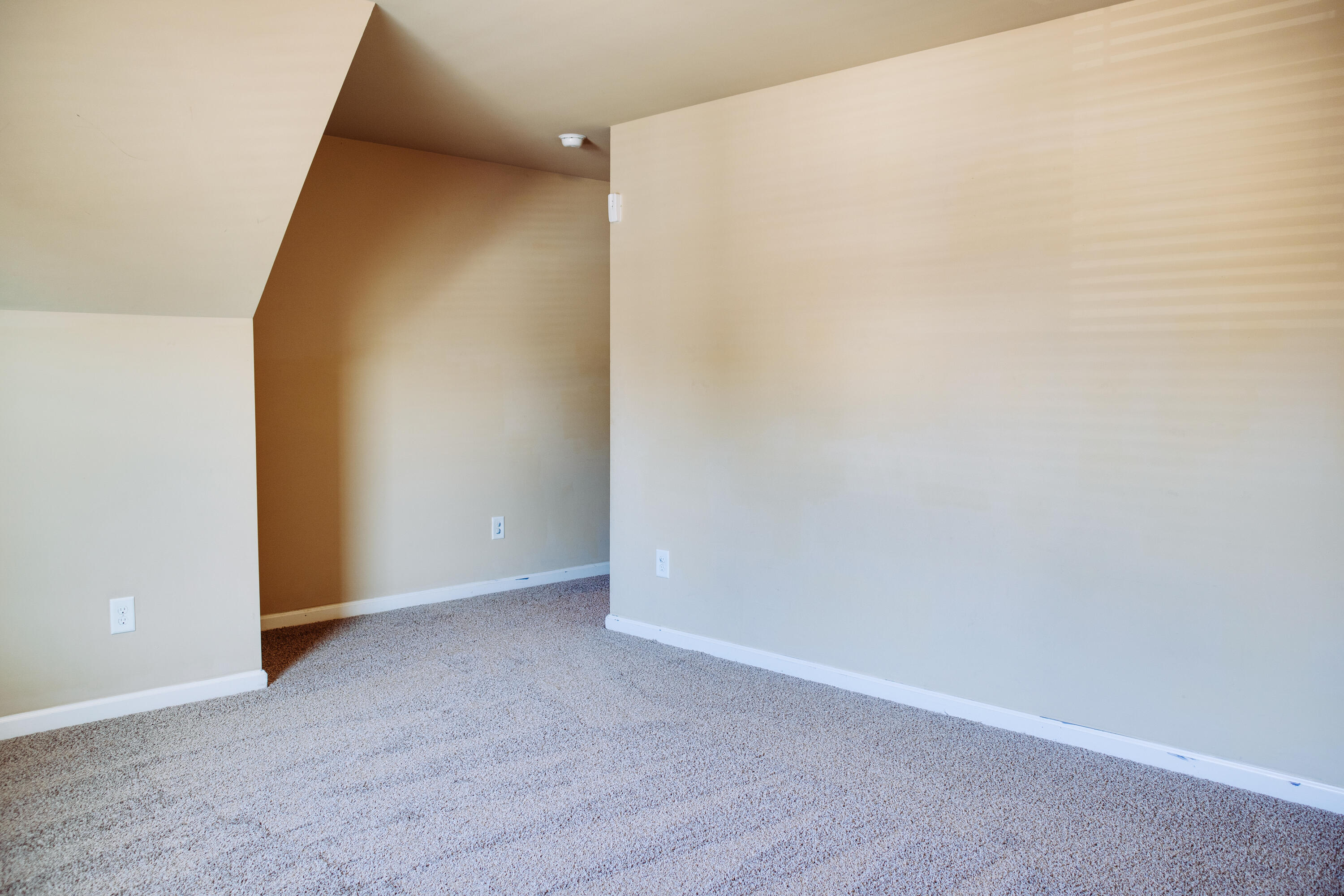 6085 REYNOLDS Circle